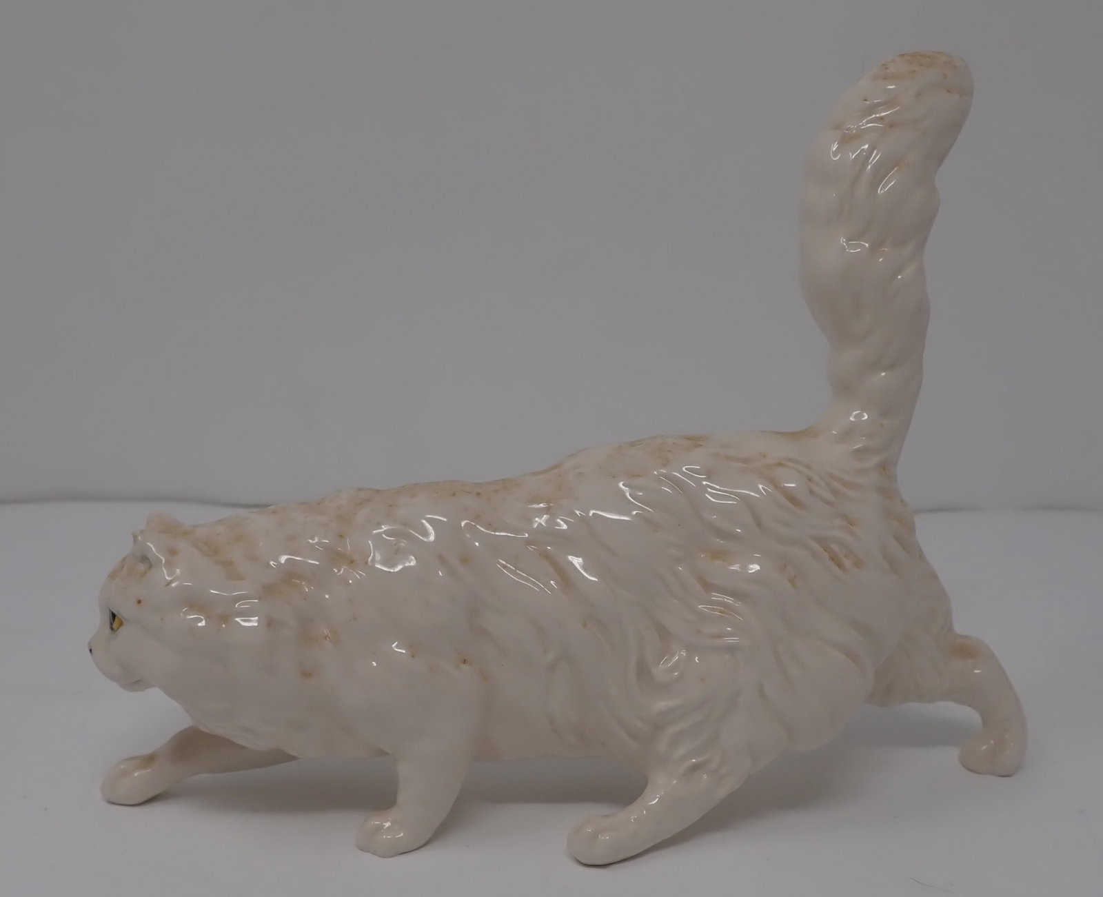 Royal Doulton Cat: Apprx 7" long and 5 3/8" tall. Shipping available
