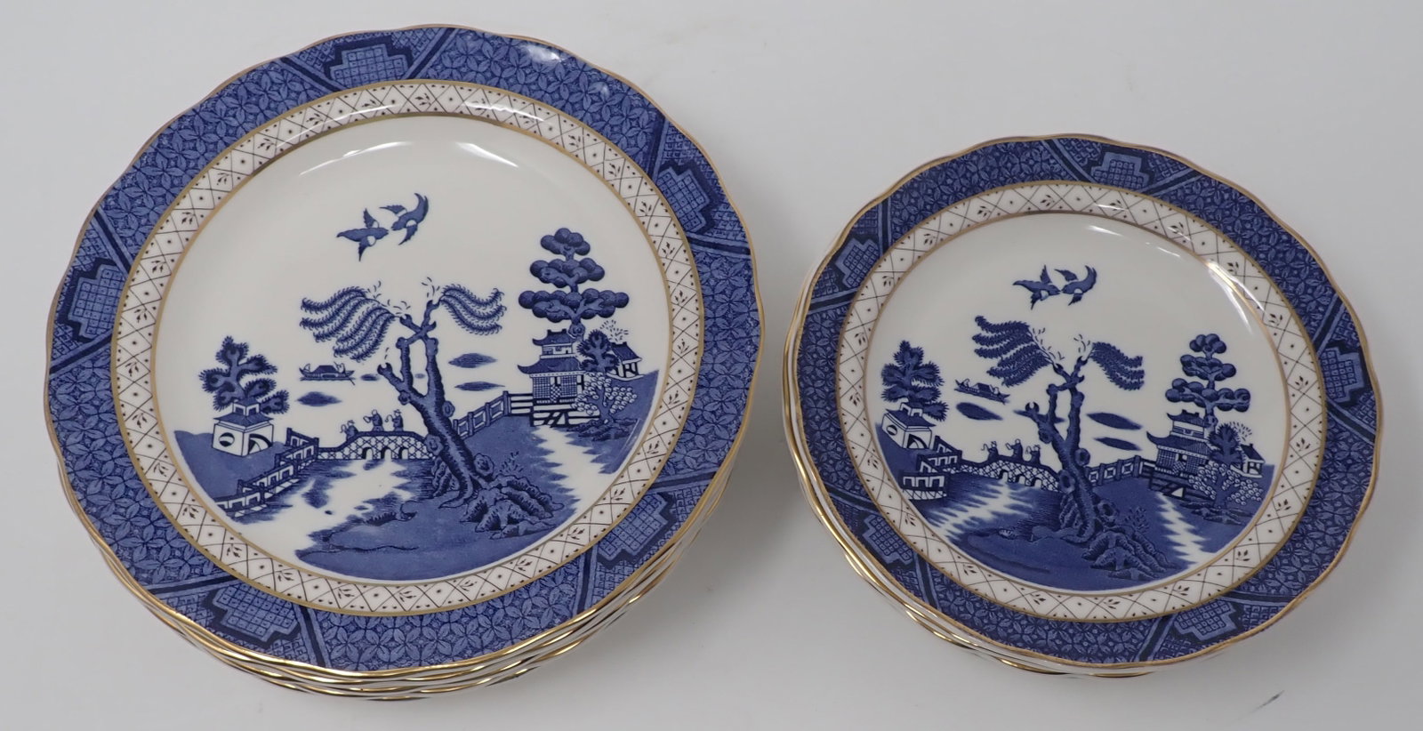 12 Majestic Collection Booths Real Old Willow Plates (1 of 2)