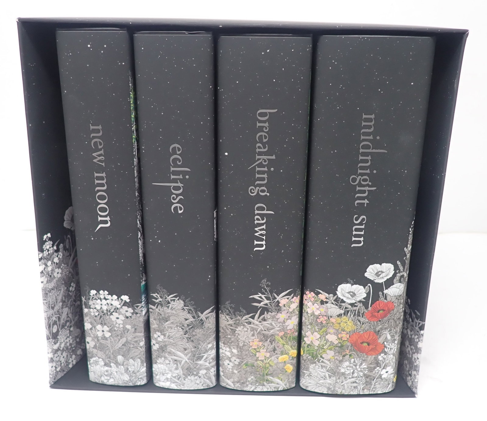 Stephenie Meyer Twilight Saga Deluxe Collection Books: Shipping available