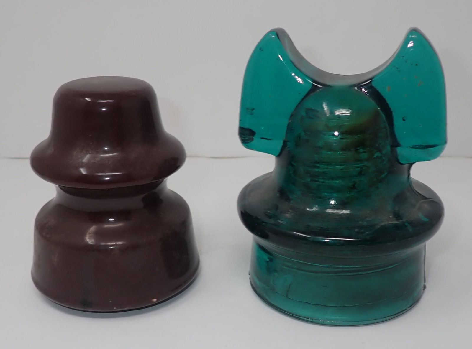 Insulators incl Cable " Mickey Mouse ": Tallest is apprx 4 7/8" tall. Shipping available