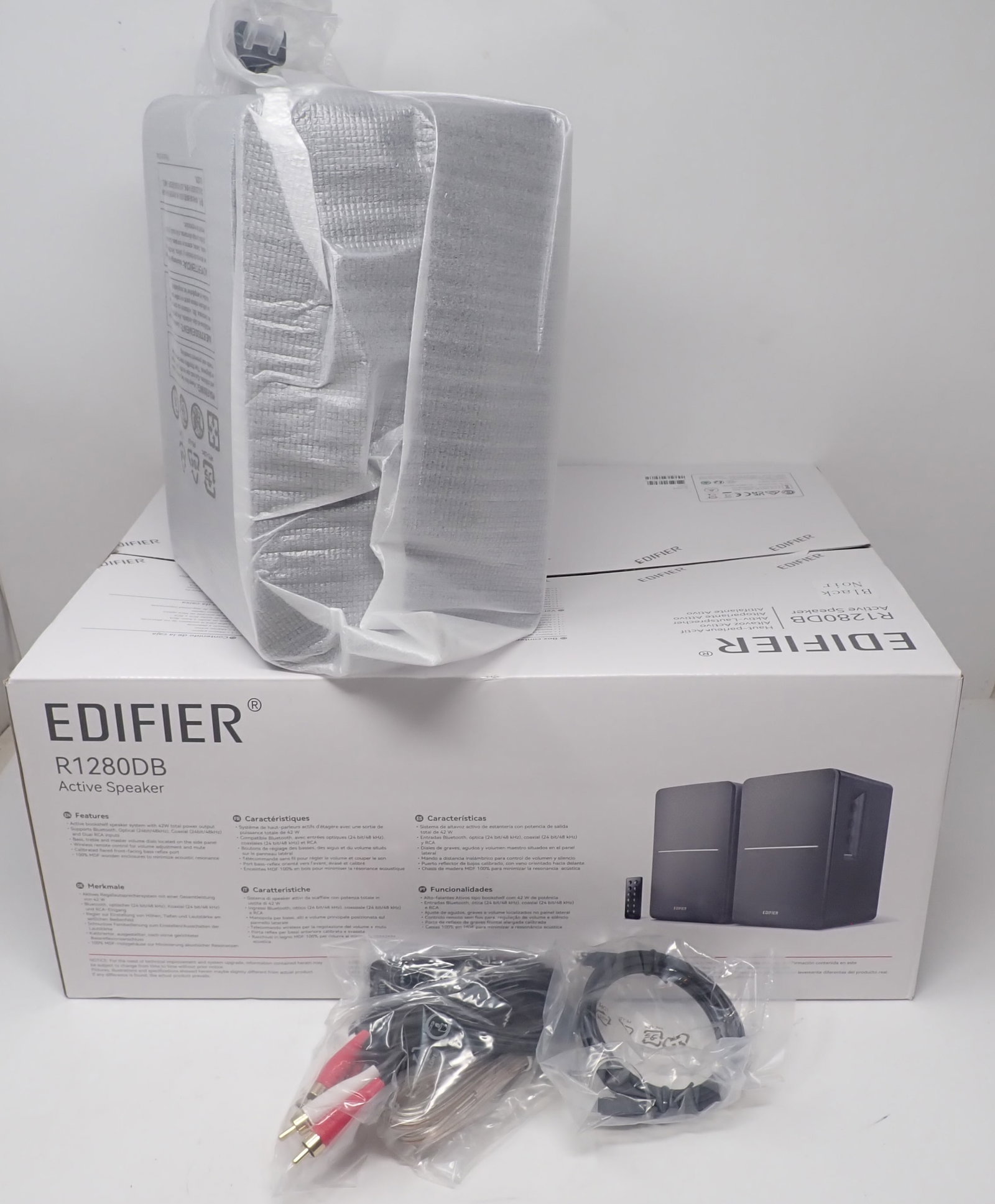 Edifier R1280DB Speaker (1 of 3)