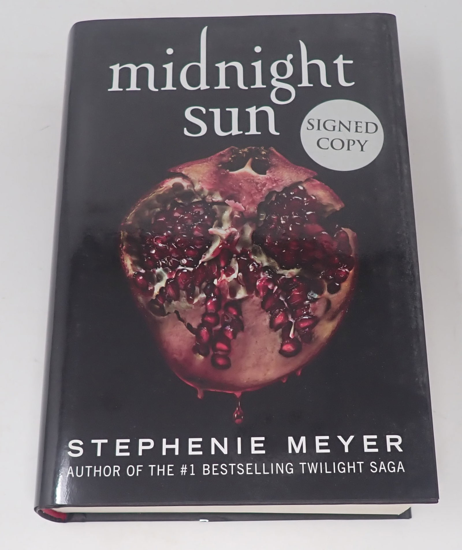 Stephenie Meyer Midnight Sun Signed Book: Shipping available