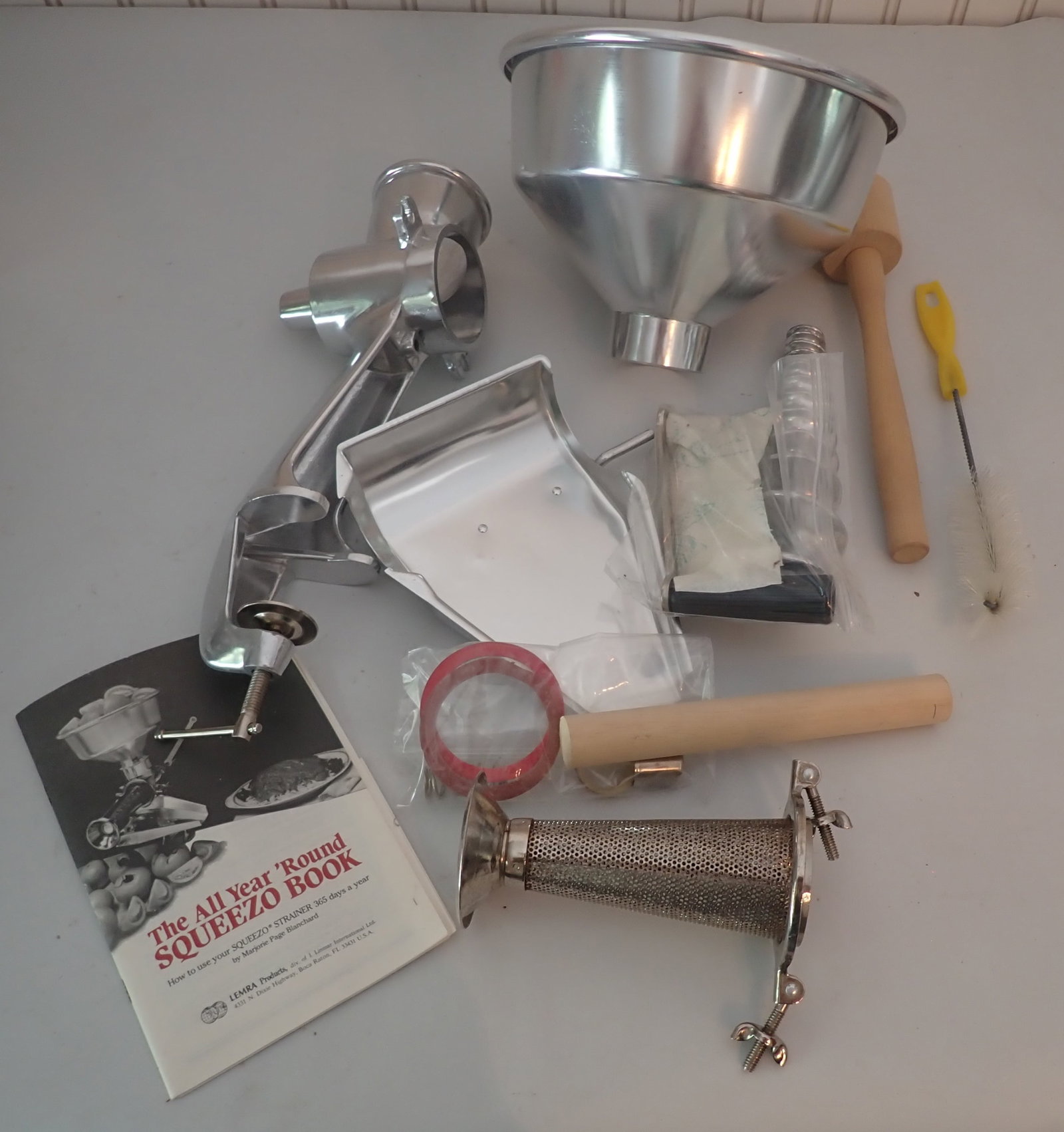 Lemra Squeezo Strainer - 2