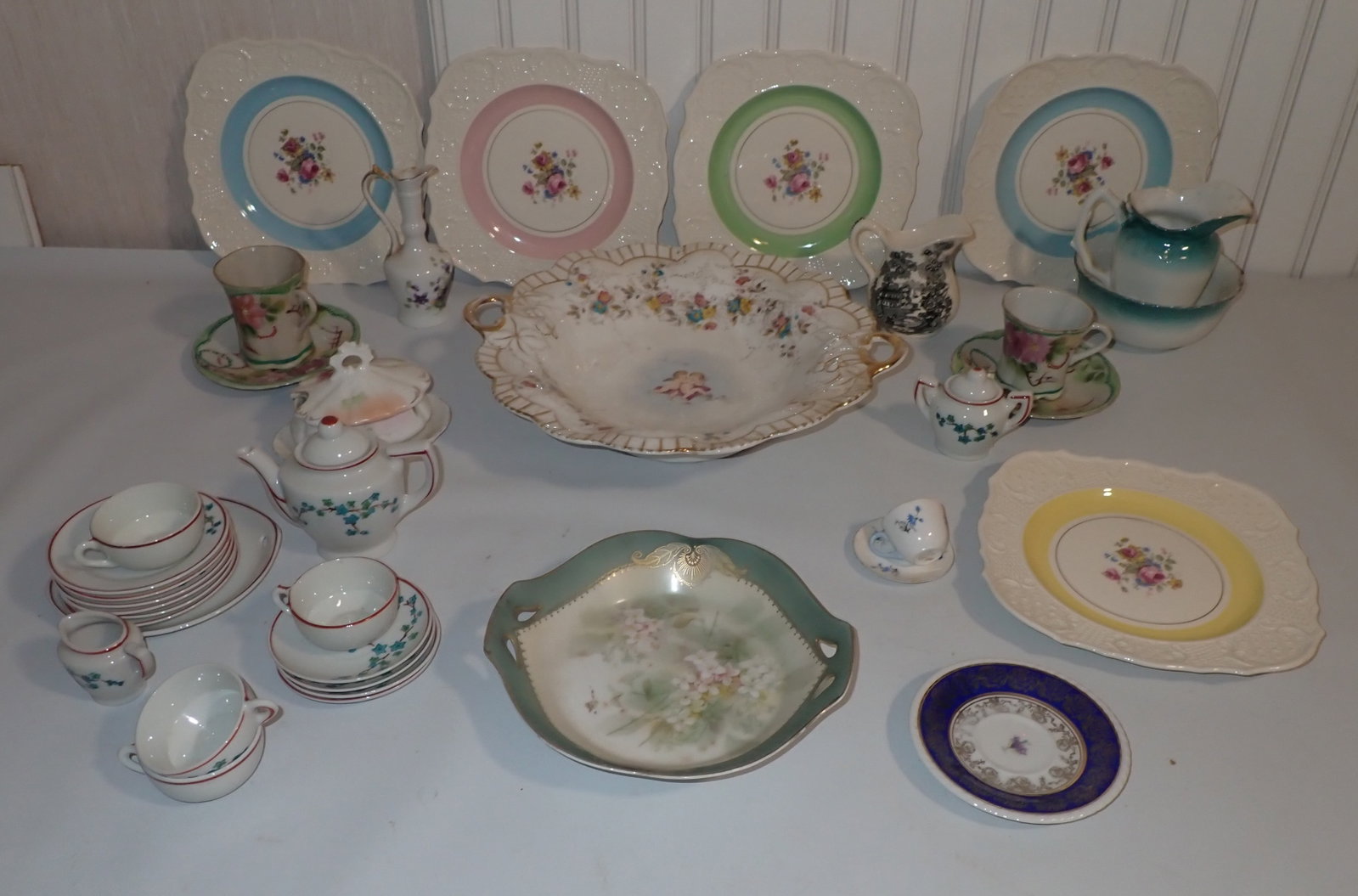 Lot of Misc Porcelain: Large serving bowl is approx 11 3/8" in diameter. No in house shipping !