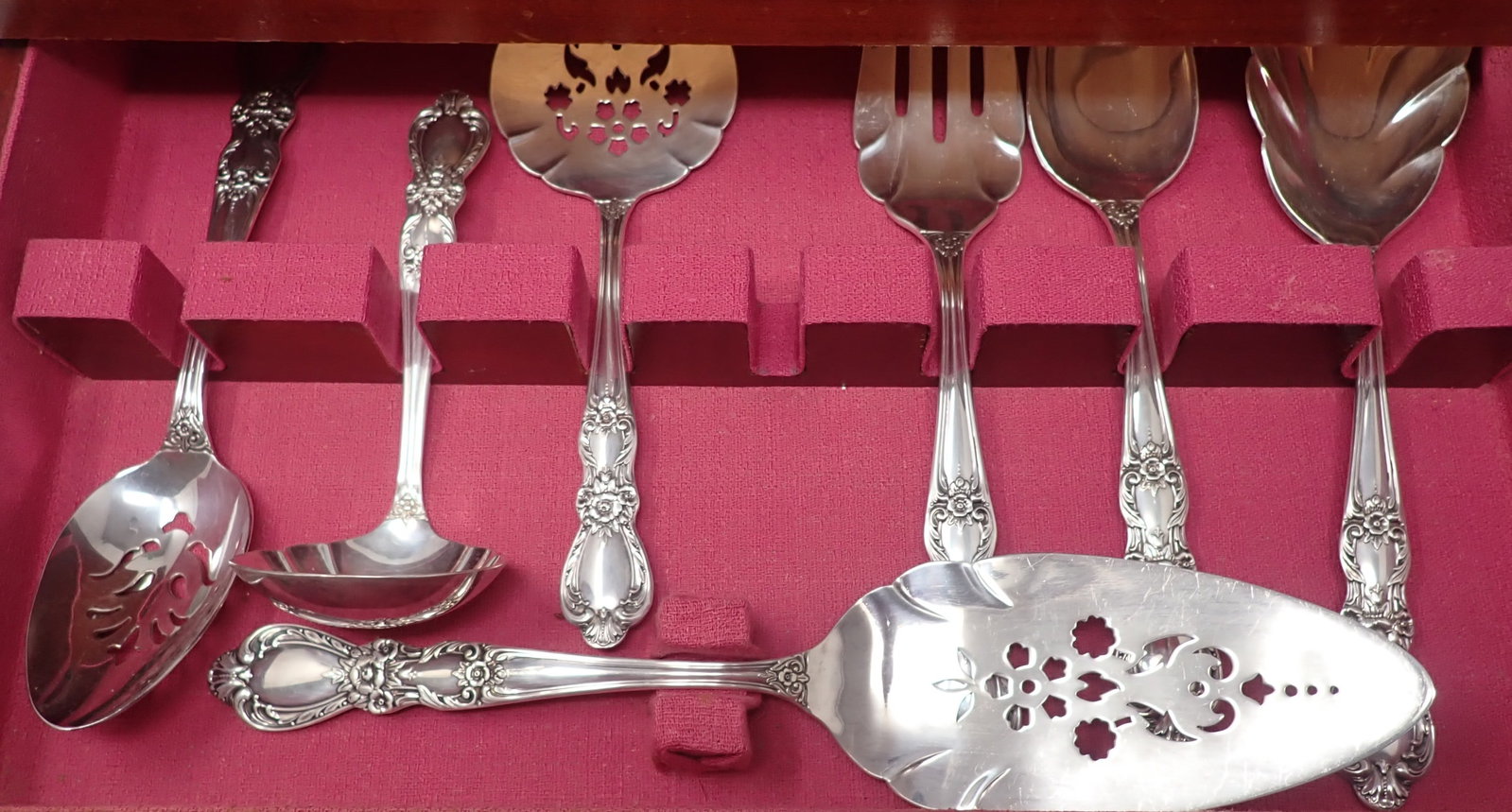 63 pcs. Rogers Heritage Flatware - 5