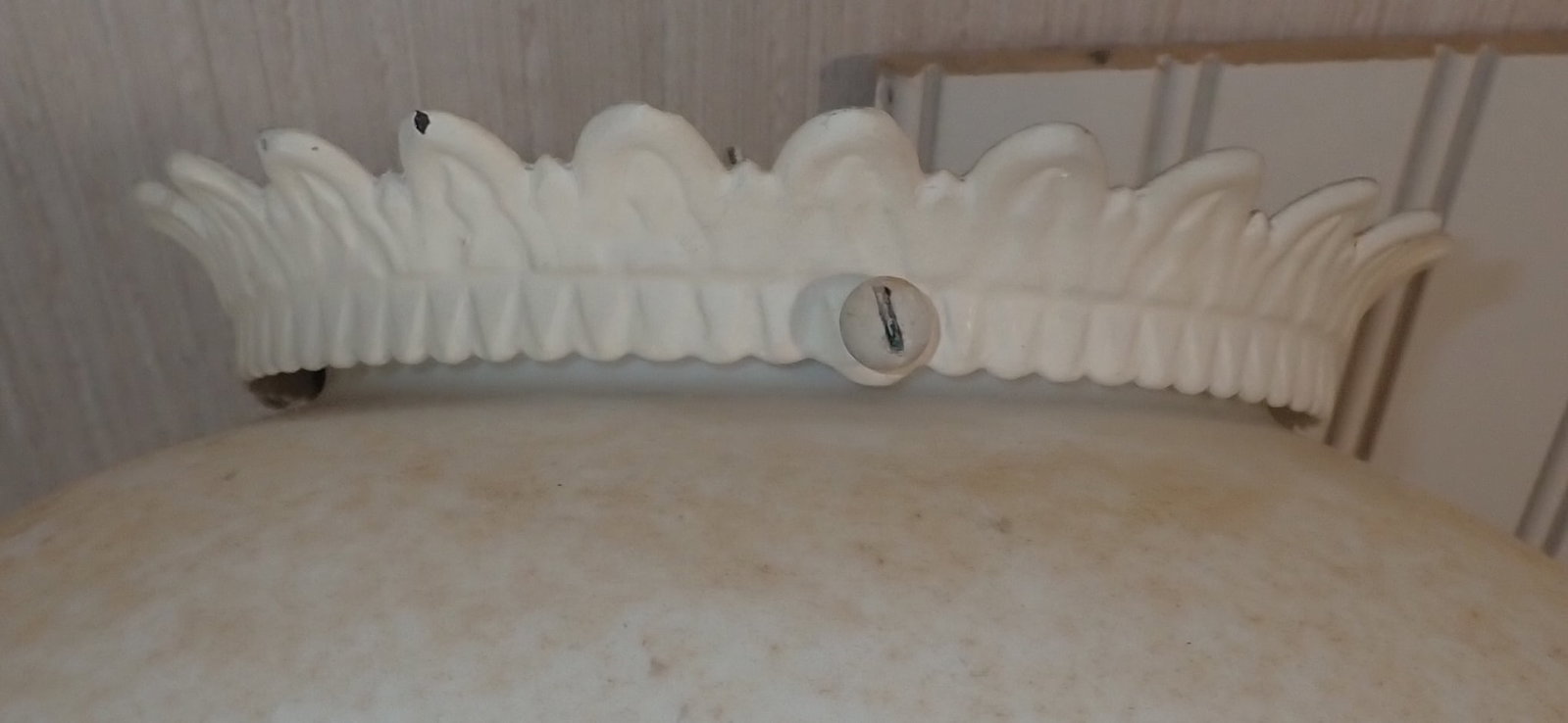 Cast Iron Bracket Pull Down Lamp - 4