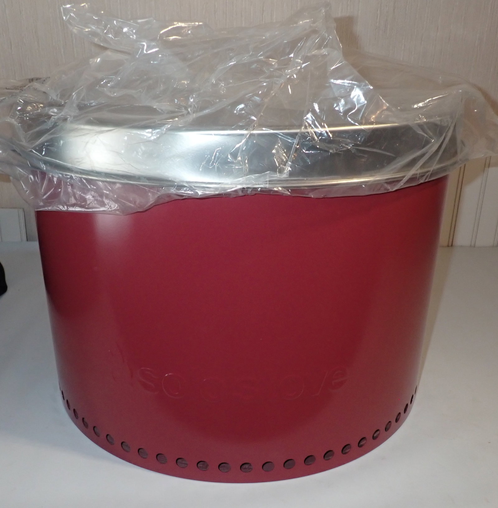 Solo Stove: Approx 20" in diameter and 14 3/8" tall. No in house shipping !