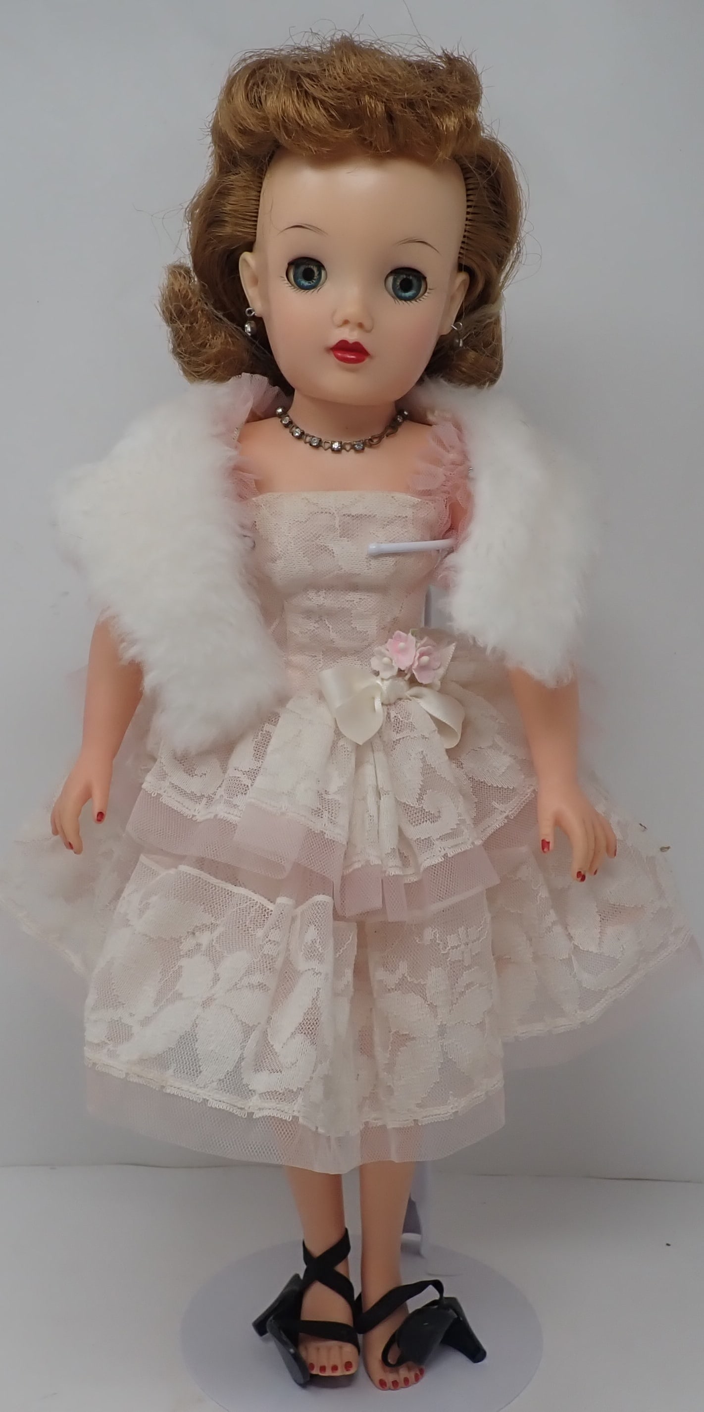 Ideal Miss Revlon Doll: Appro 18" tall. Shipping available