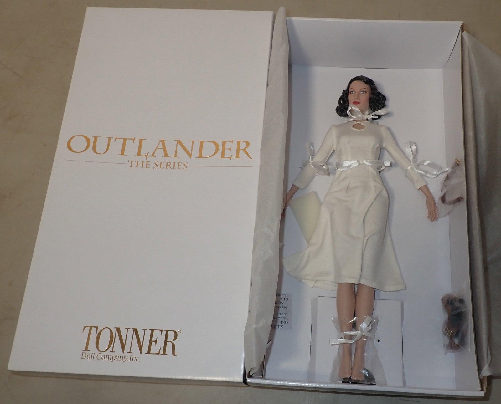 Tonner Outlander Series Claire Fraser Doll: Apprx 16". Shipping available