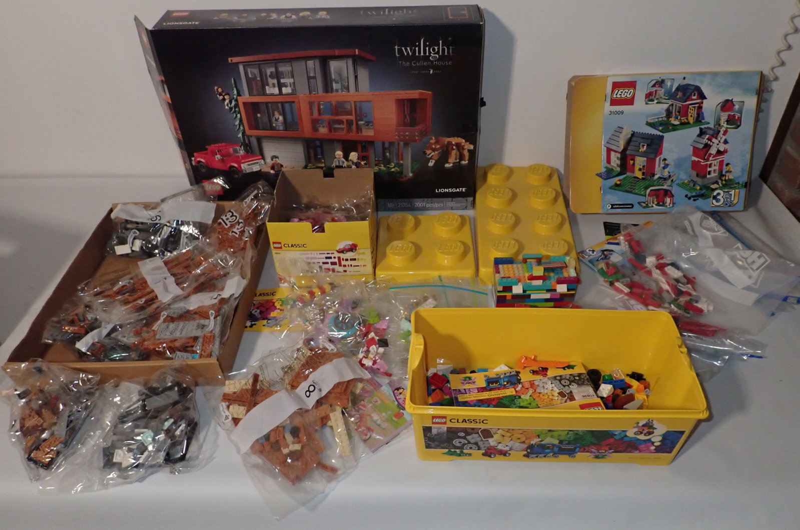 Misc Legos: We do not guarantee sets are complete. Sold as pictured.