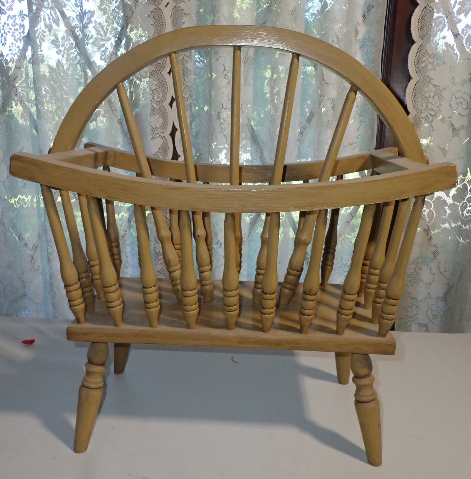 Magazine Rack: Approx 10 7/8" x 21" x 23" tall. No in house shipping !
