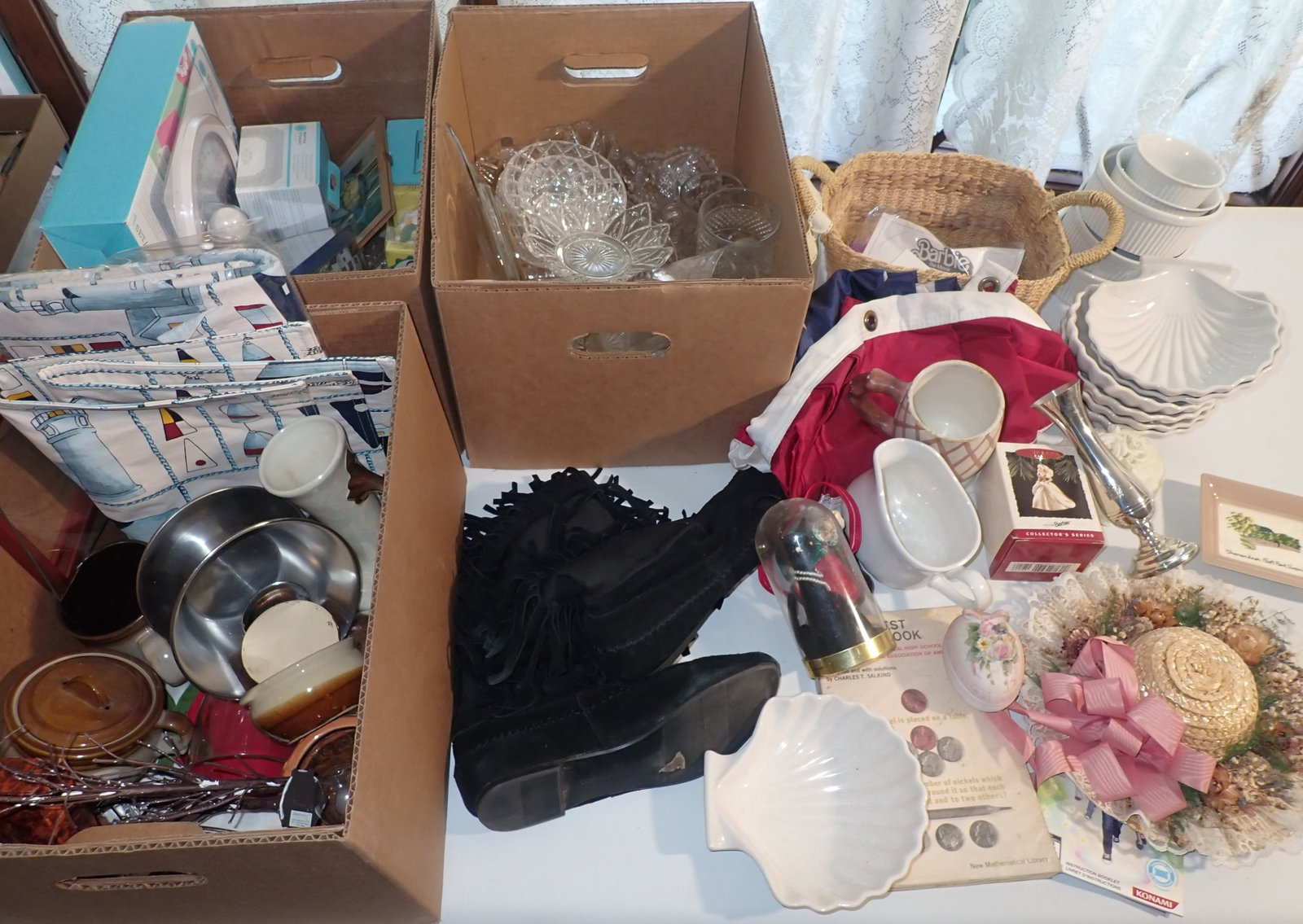 Contents of Table: Top Hat is plastic ! Must have removed by 3pm. Must take all ! No in house shipping !