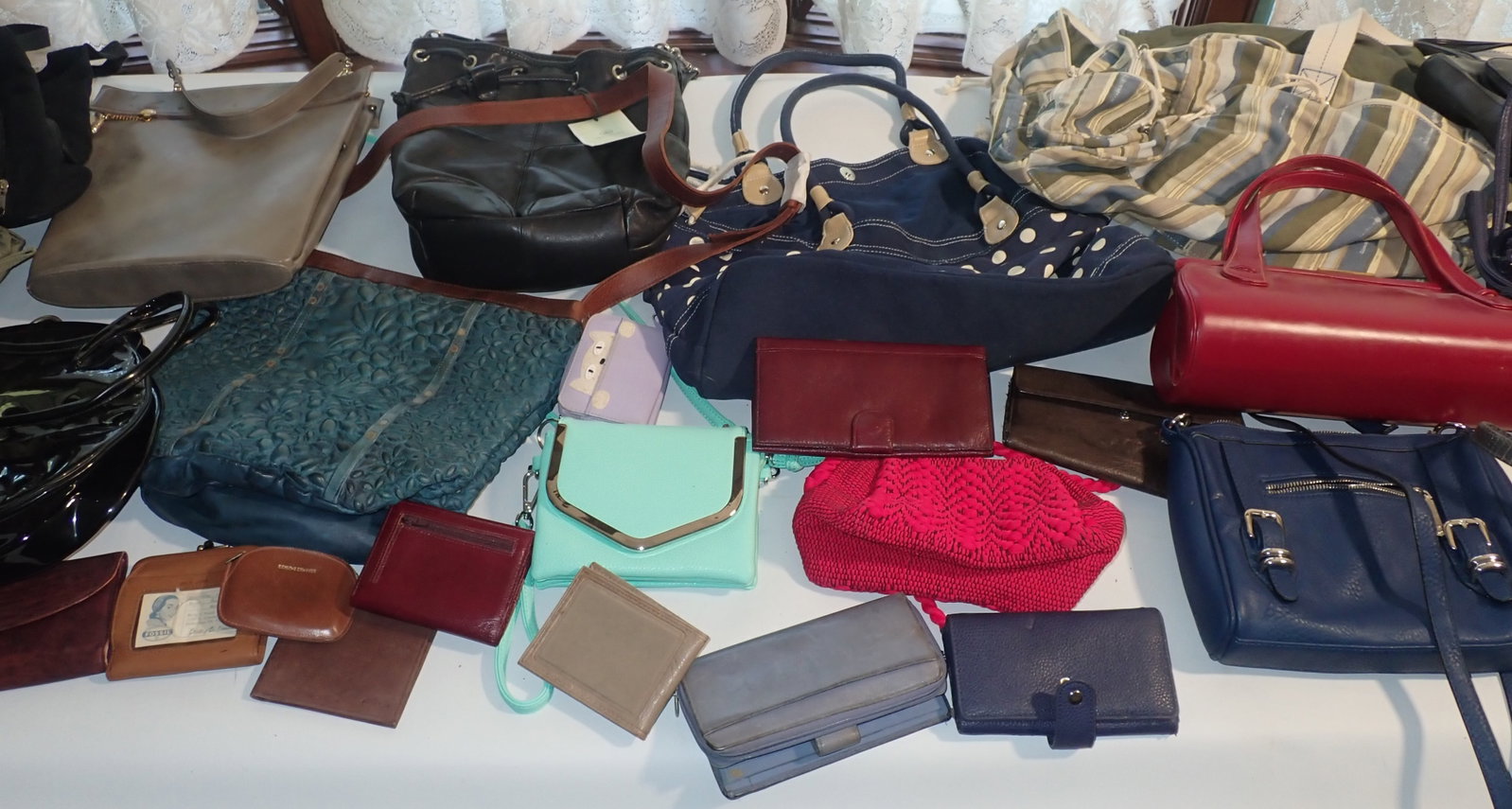 Purses , Hand Bags , Wallets , & Misc: Shipping available