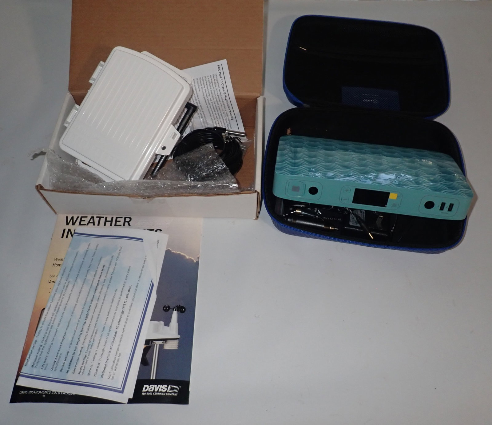 Davis Weather Instrument Temperature Station & Halo: Weather Temperature station and Halo Portable Charger / Jump Starter - No in house shipping !