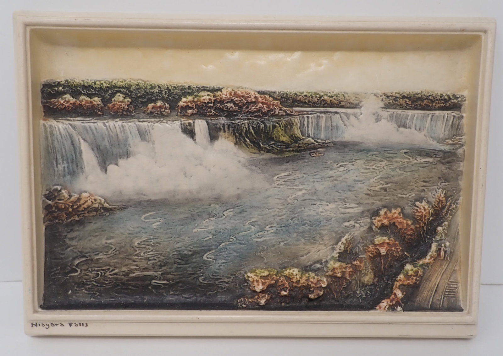Niagra Falls Wall Hanging: Resin - Approx 7" x 10". Shipping available