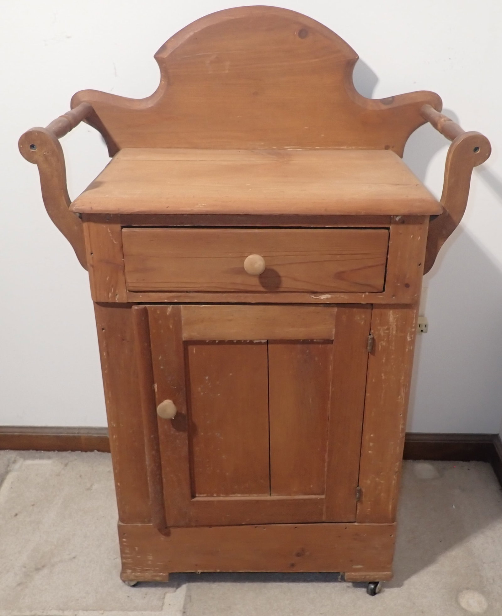 Washstand: Approx 15 1/2" x 25 3/4" x 39 1/4" tall. No in house shipping !