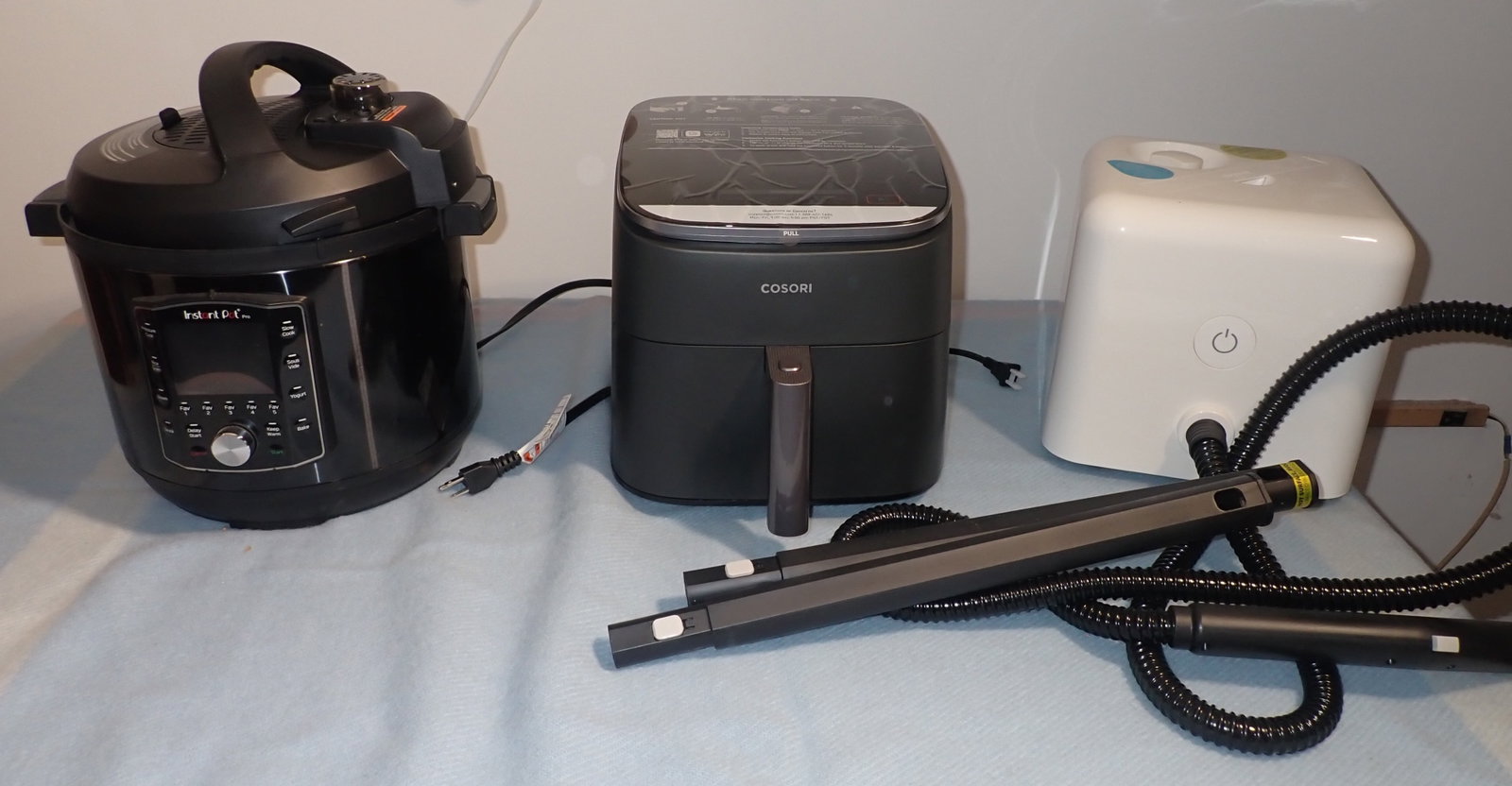 Insta Pot Pro, Cosori Air Fryer, & Dupray Steamer: Pick up and remove before 2pm . Steamer is missing attachments. NO in house shipping !