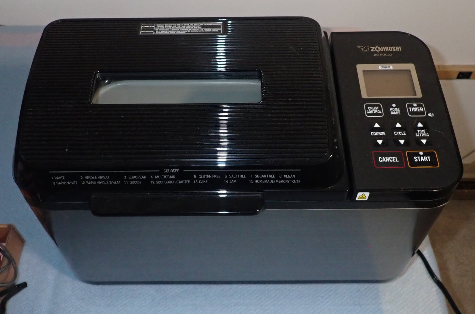 Zorjirushi BB-PDC20 Bread Maker - 2