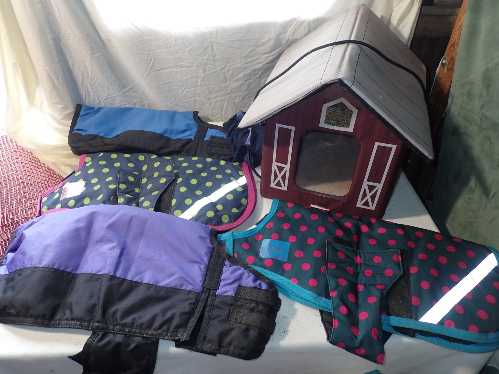 Heated Cat House and Sheep Blankets: Cat house is apprx 18 1/4" x 21 1/2" x 16 1/2" tall. No in house shipping