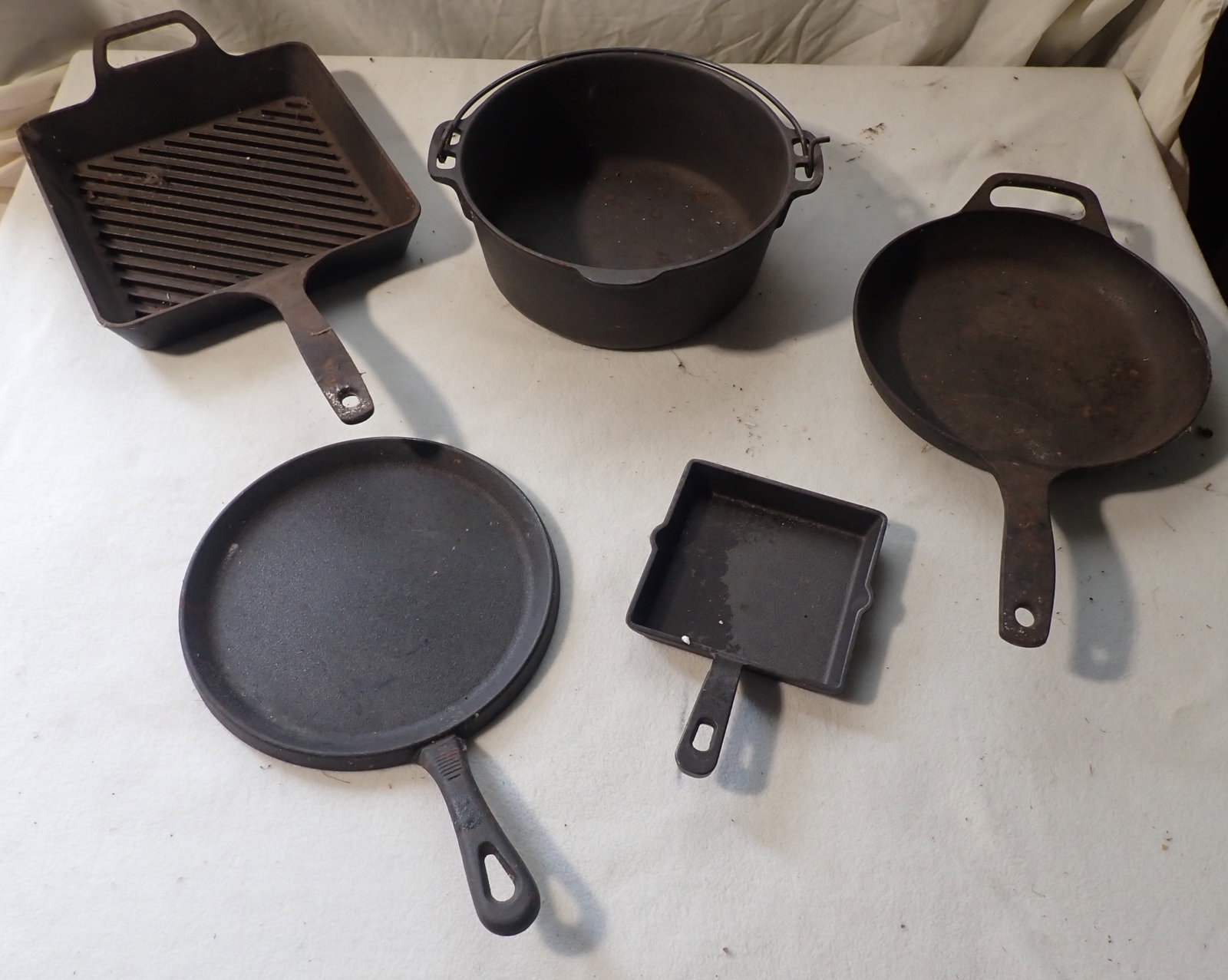 Cast Iron Dutch Oven, Bobby Flay & Crofton Skillets, Natural Elements Griddle (1 of 9)