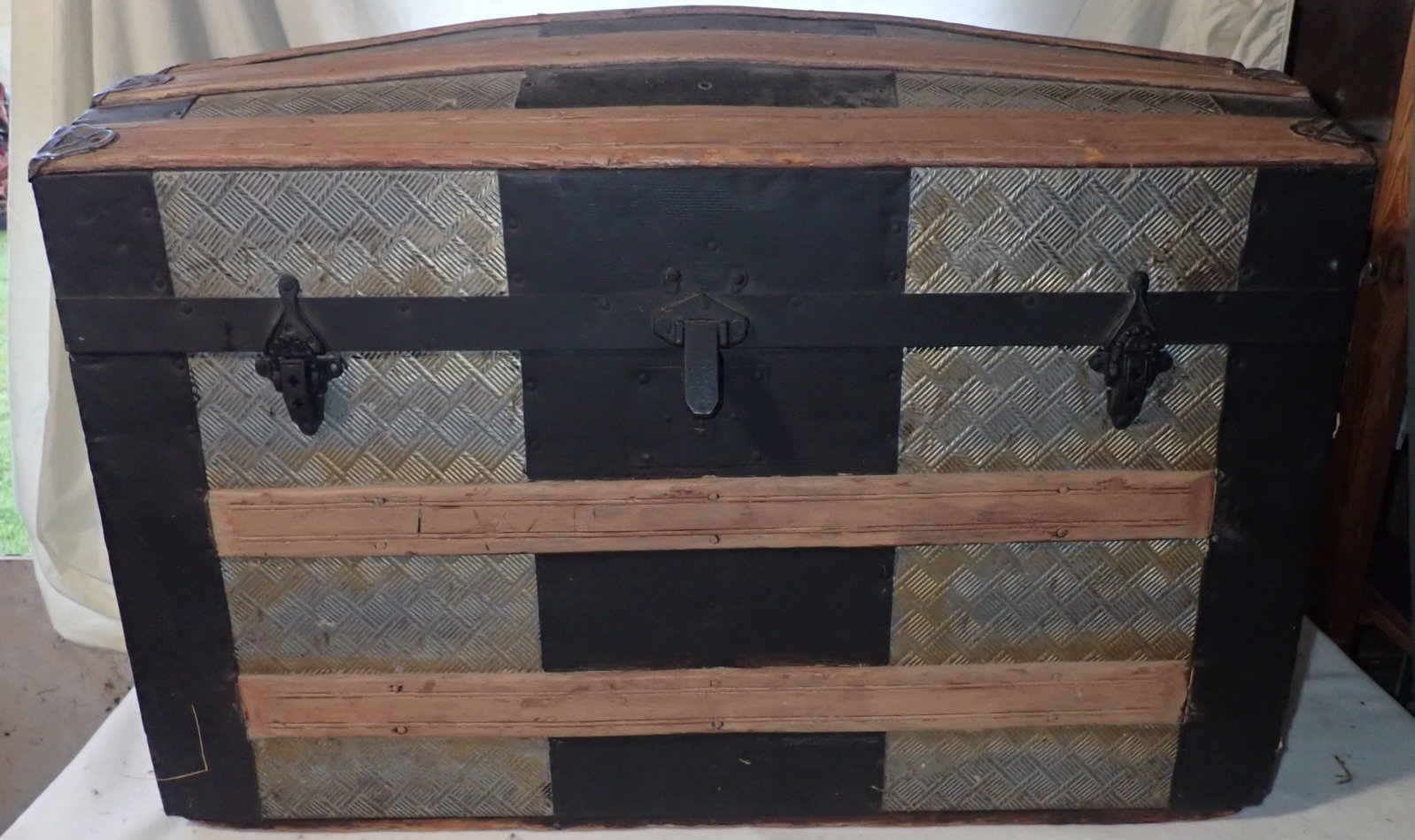 Camelback Trunk: Approx 16 1/2" x 30" x 20 1/2" tall. No in house shipping !