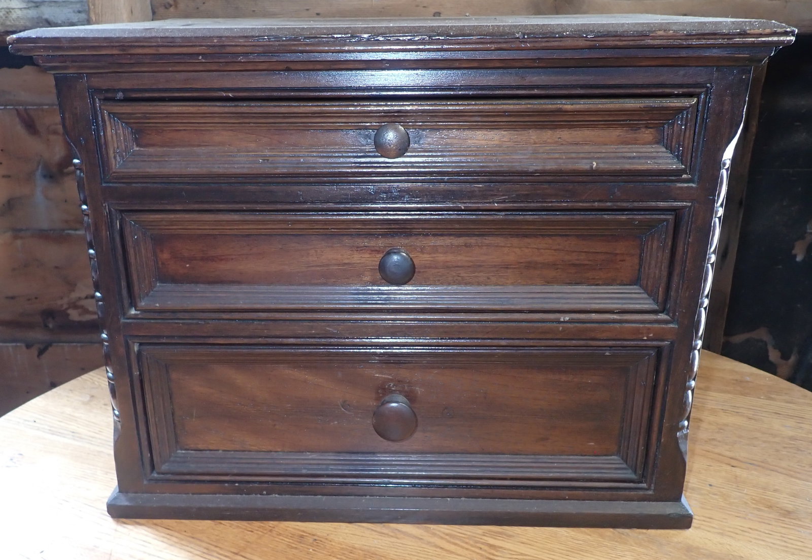 Spool Cabinet: Approx 12" x 19 1/4" x 15" tall. No in house shipping !