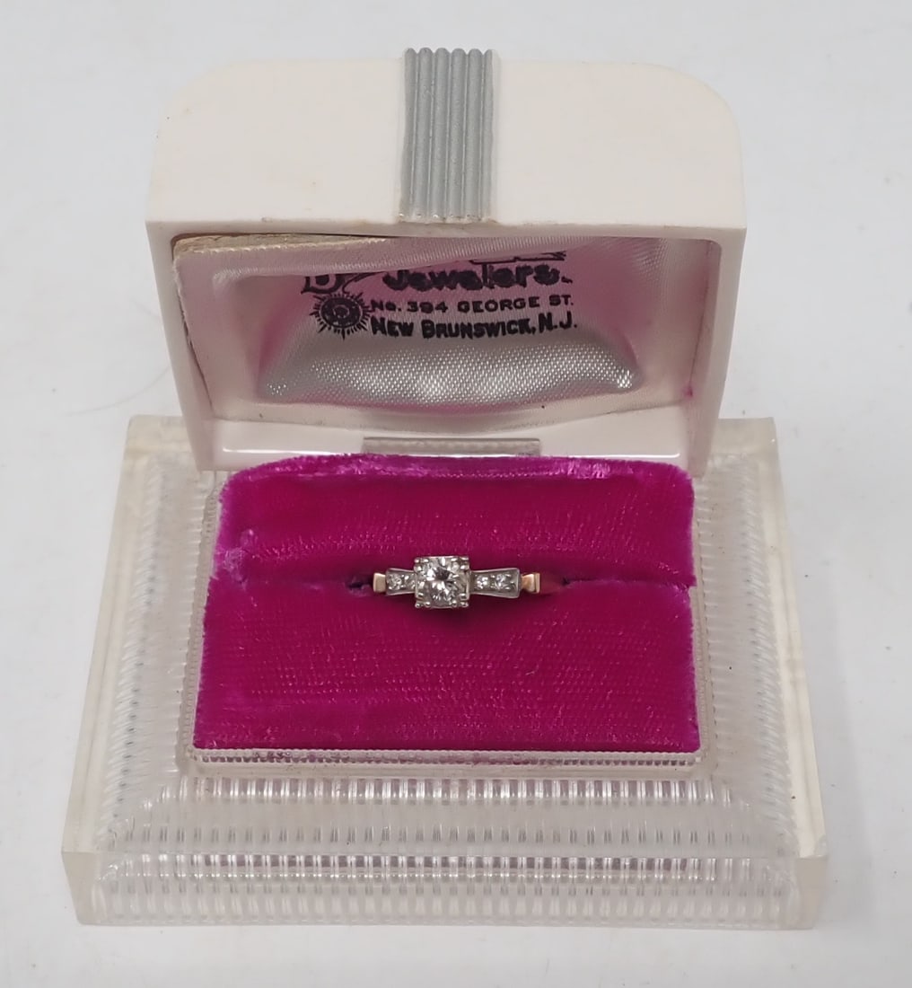 14k Gold Ring: Size is approx 7 1/2 - Weighs approx. 1.48 dwt - Shipping available