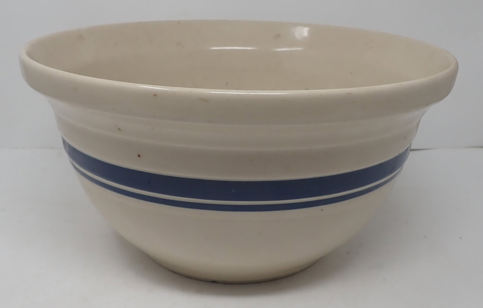 Roseville 6 Quart Mixing Bowl: Approx 12 3/8" in diameter and 6 1/4" tall. Shipping available