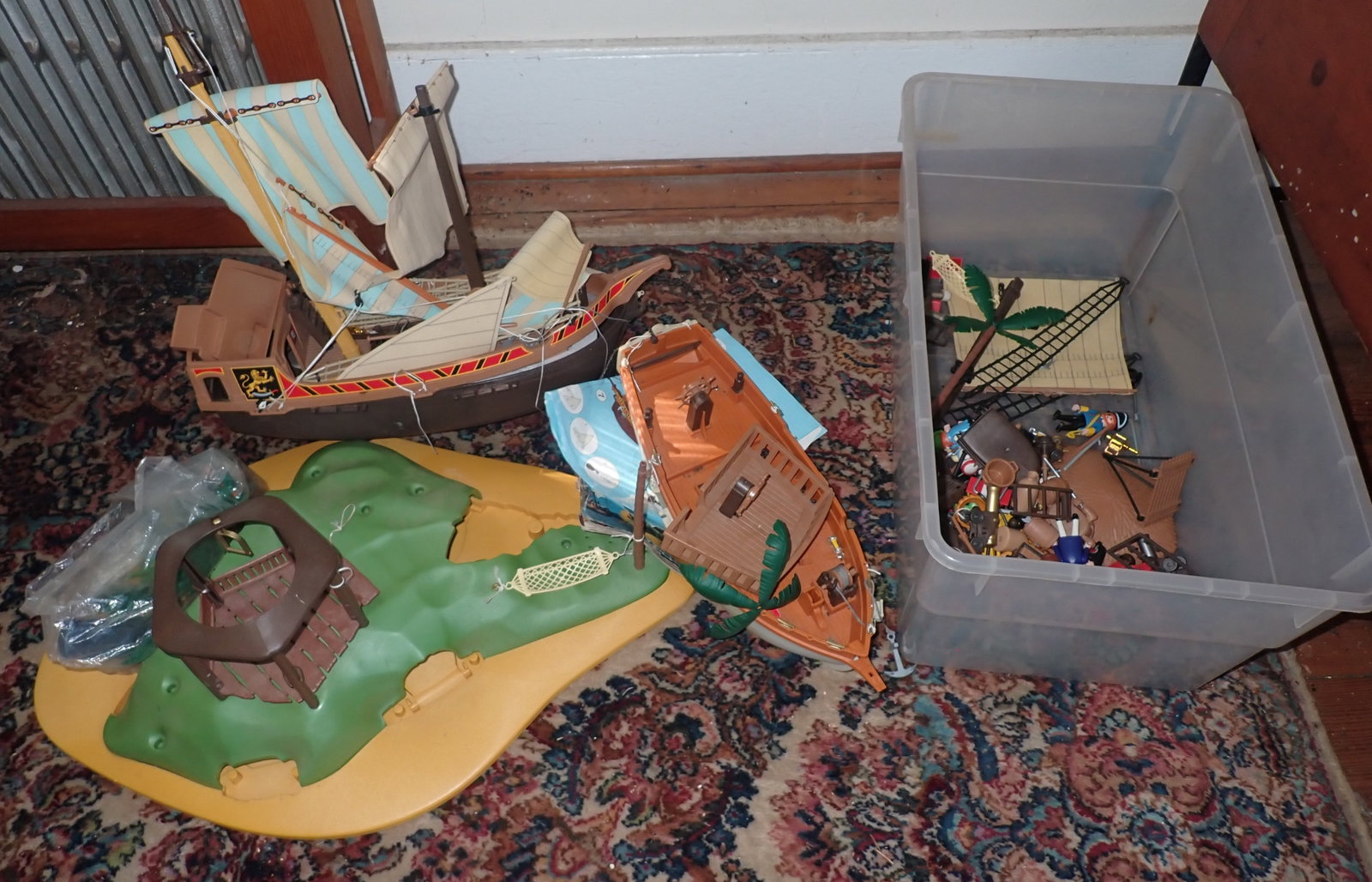 Playmobile Pirate Ship & Misc Toys: We do not guarantee they are complete. No in house shipping !