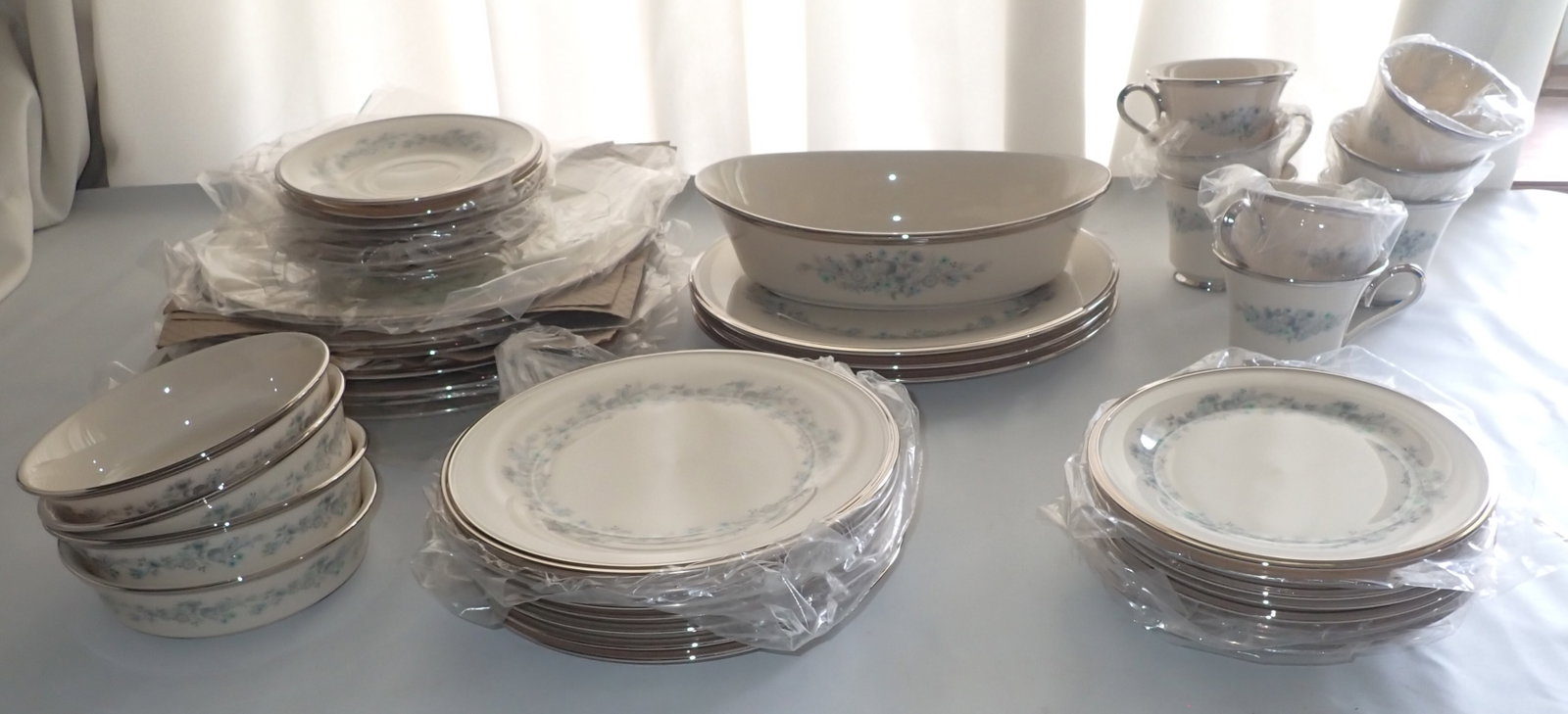 45pcs Lenox Repertiore China: Largest Plates are approx 10 3/4" in diameter. No in house shipping !