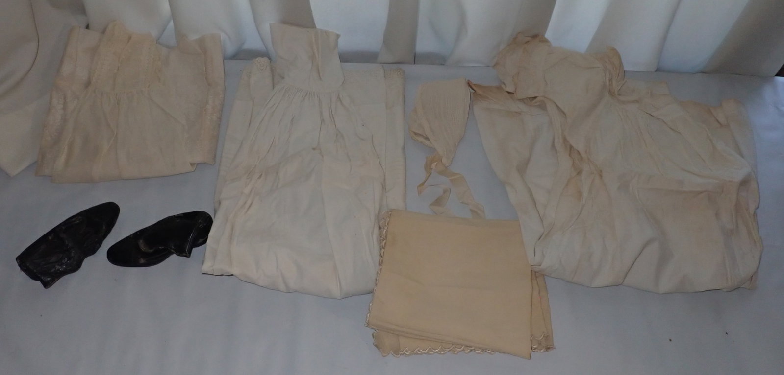 Antique Dresses, Bonnet, Shoes, & Blanket: Little girls clothing - Shipping available