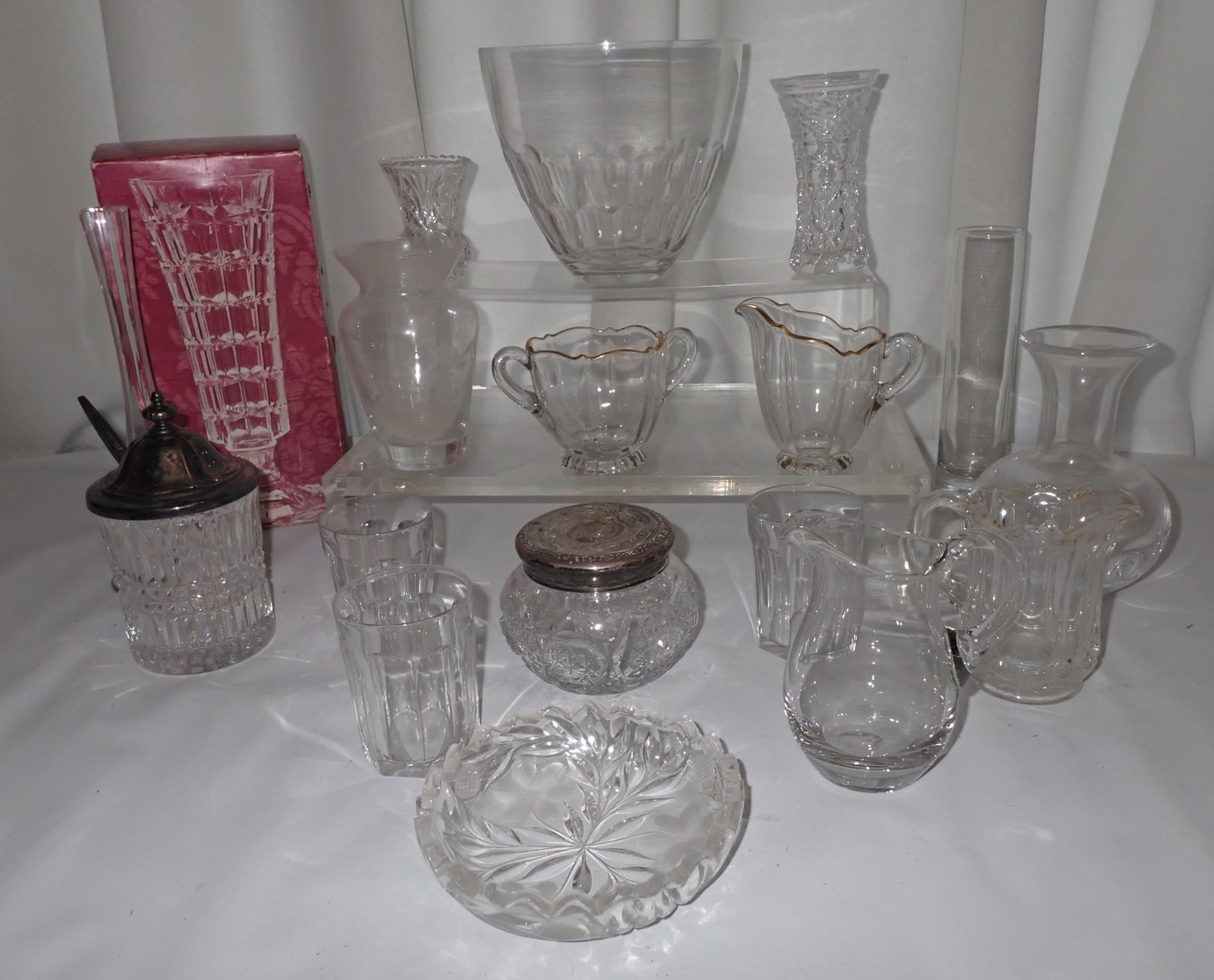 Mixed Lot of Glassware: Bowl that is in back , center is apprx 6 1/4" in diameter and 5 1/2" tall. NO in house shipping !