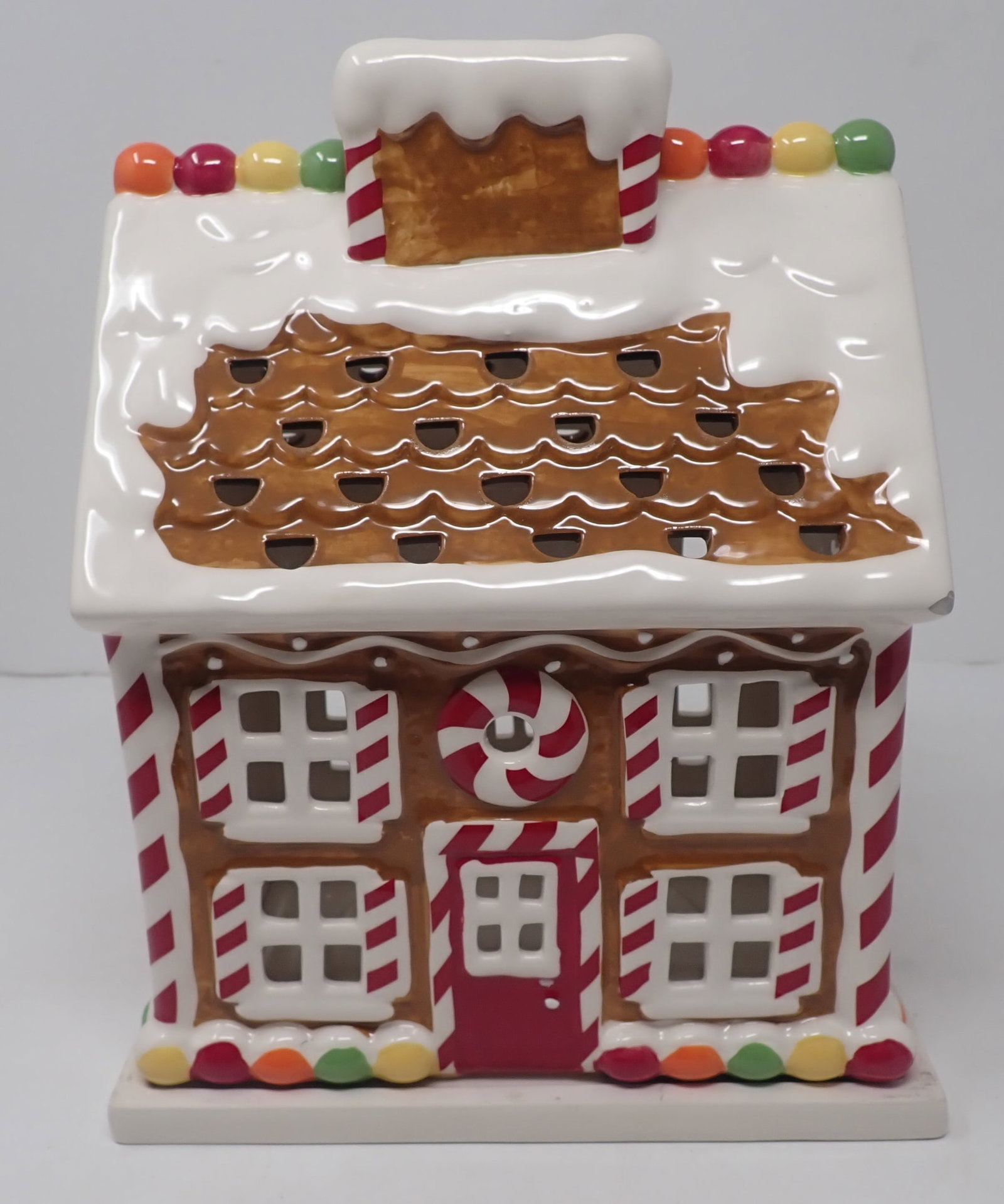 2009 Slatkin Gingerbread House Candle Lamp: Apprx 6 1/2" x 8 3/8" x 11" tall. Shipping available