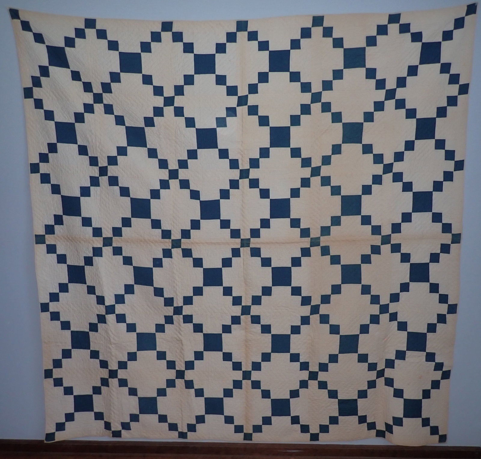 Double Irish Chain Quilt: Apprx 80" x 82". Shipping available