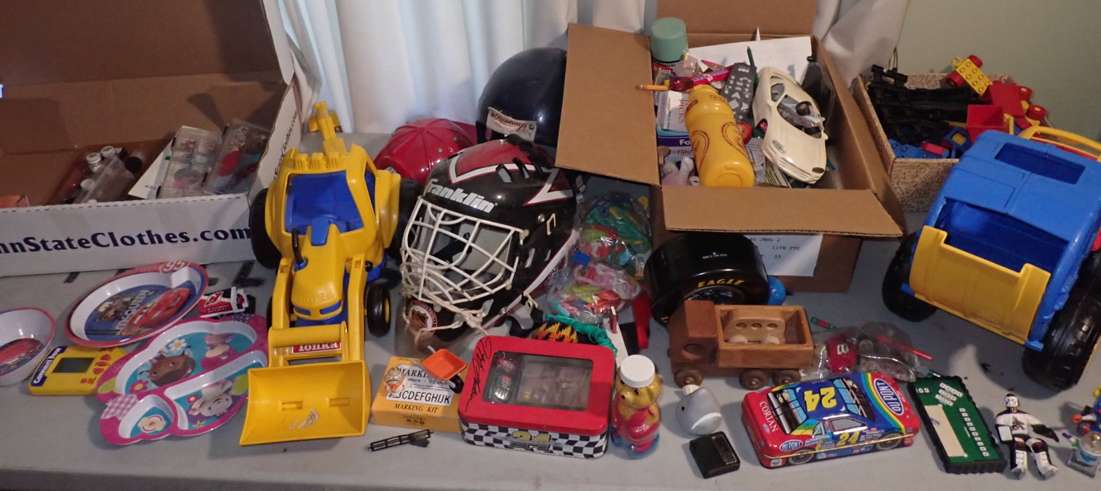 Lot of Toys & Misc: No in house shipping !
