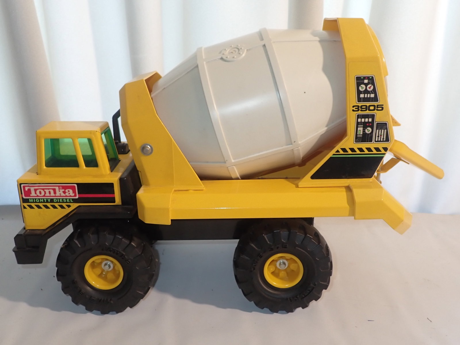 Tonka Mighty Diesel 3905 Concrete Truck: Approx 19 1/2" long. Shipping available