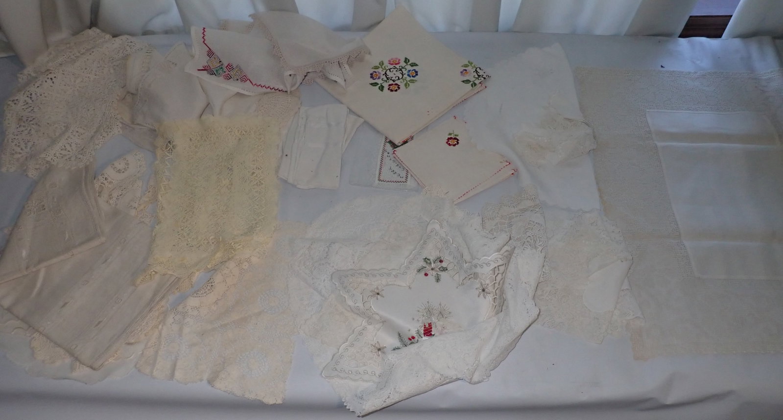 Doilies, Placemats, Tablecloth, & Misc: Shipping available