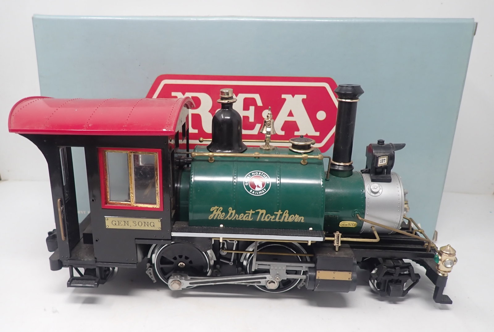 REA Great Northern 21102 Steam Locomotive: Apprx 14" long. Shipping available