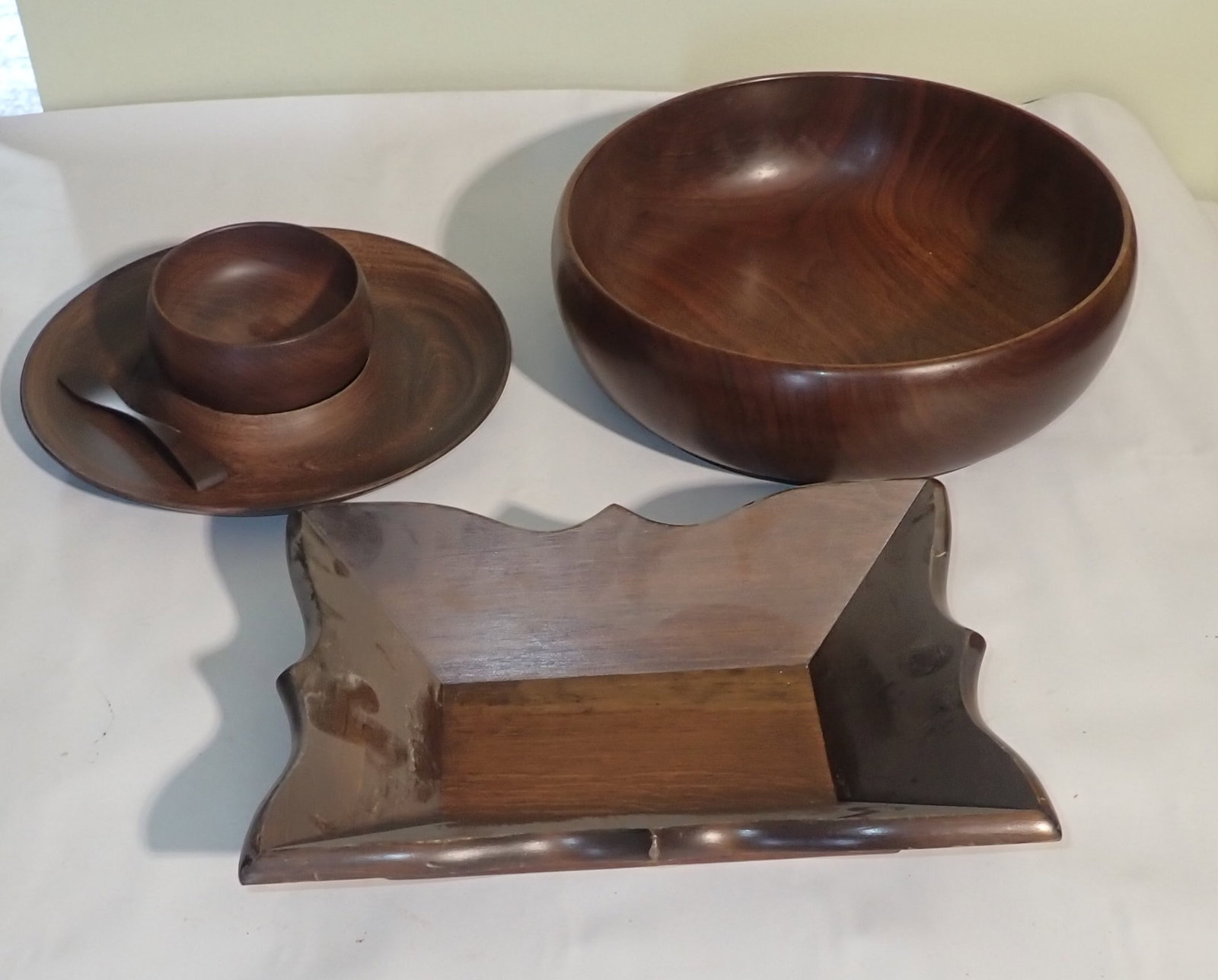 Woodware incl Woodbury Chip & Dip Set: Large bowl is approx 11 1/2" in diameter and 3 1/2" tall. Shipping available