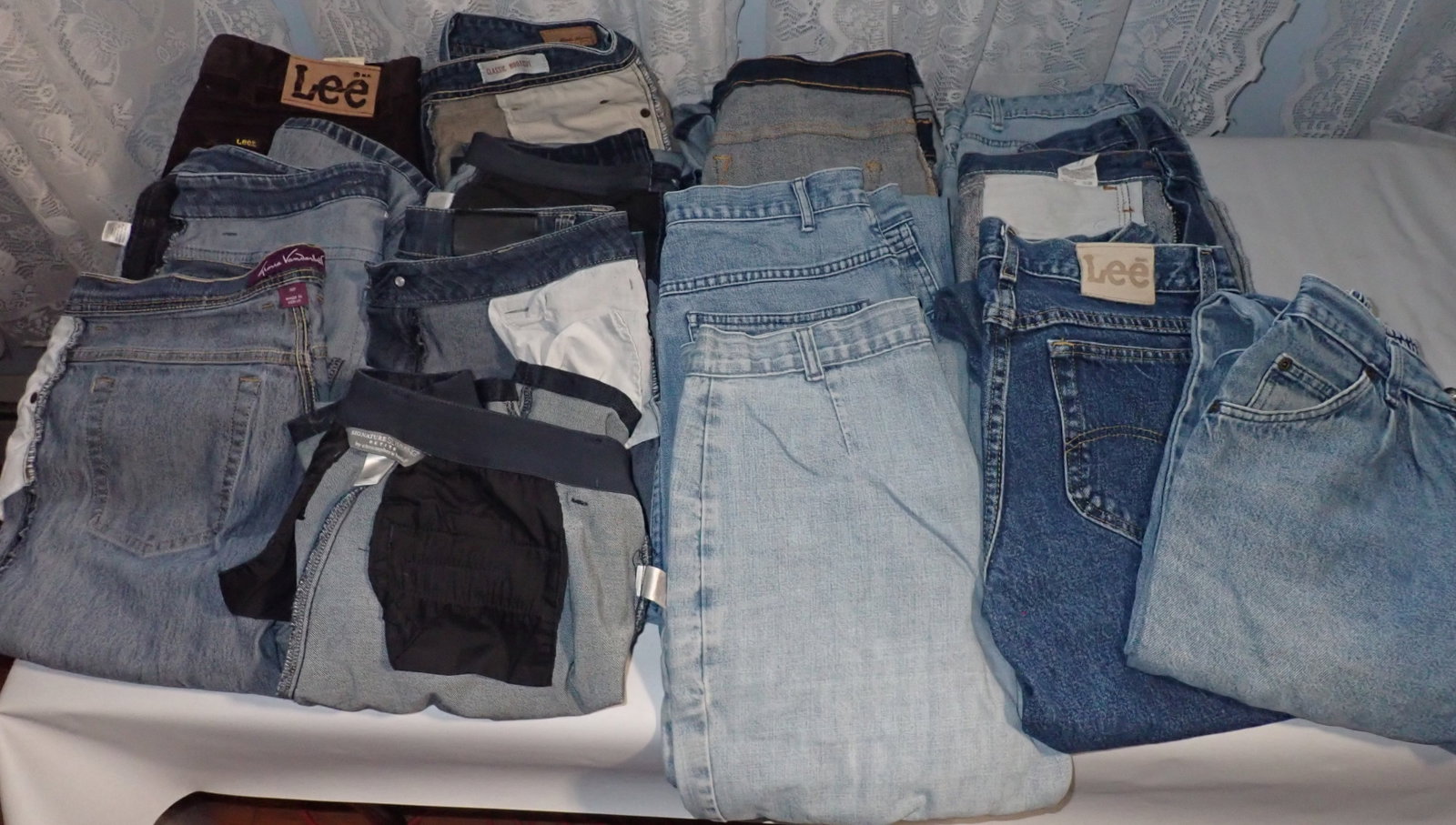 Capri,Eddie Bauer, Old Navy & Misc Denim: Some sizes we looked at were 6S, 6, 10, 31x30. Shipping available