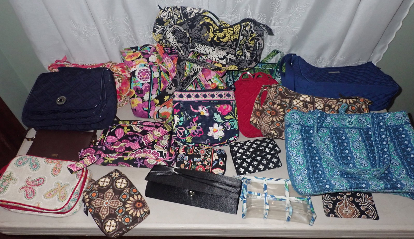 Hand Bags, Purses, & Wallets: Shipping available