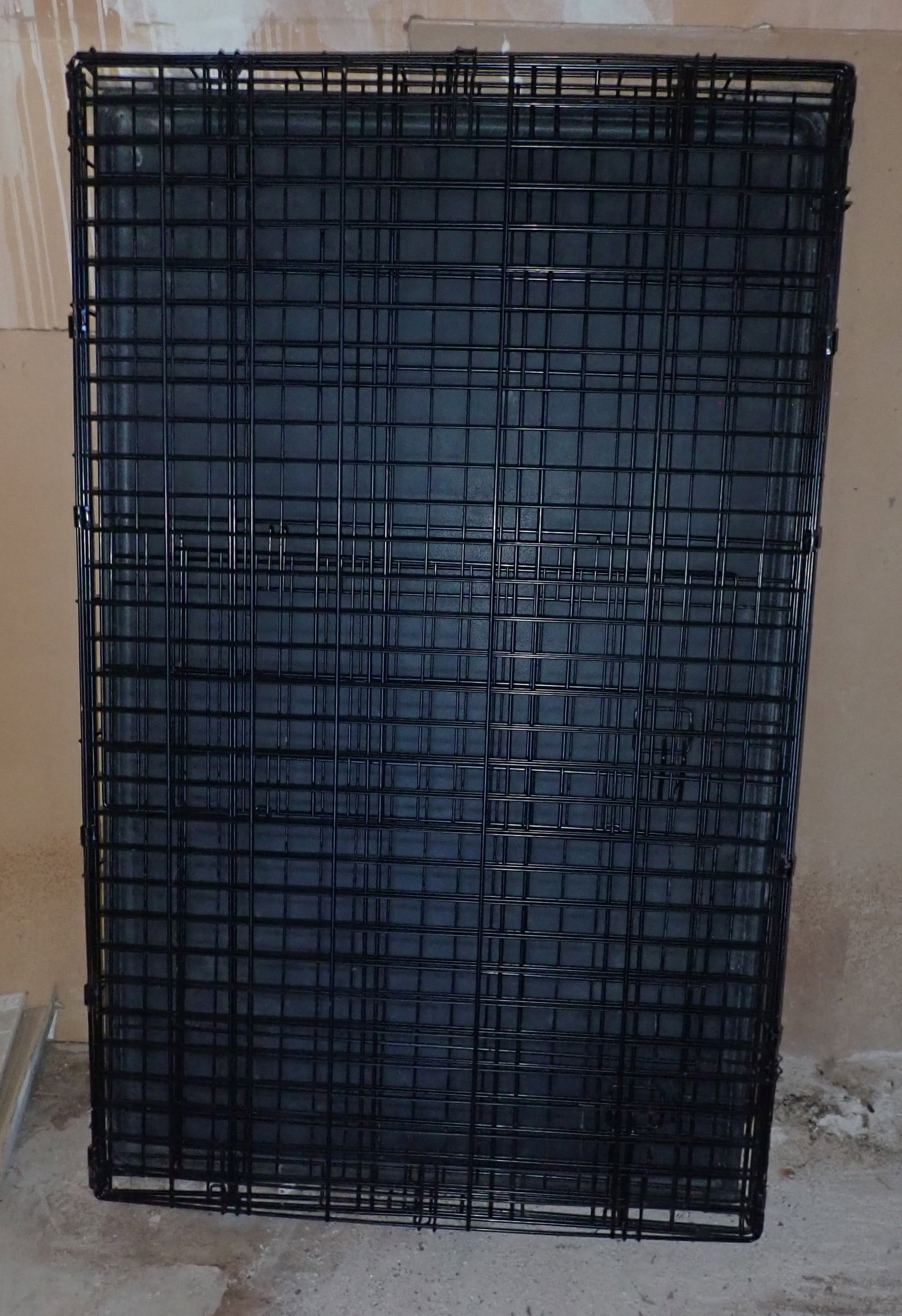 Dog / Animal Crate: Apprx 30" x 48". No in house shipping !