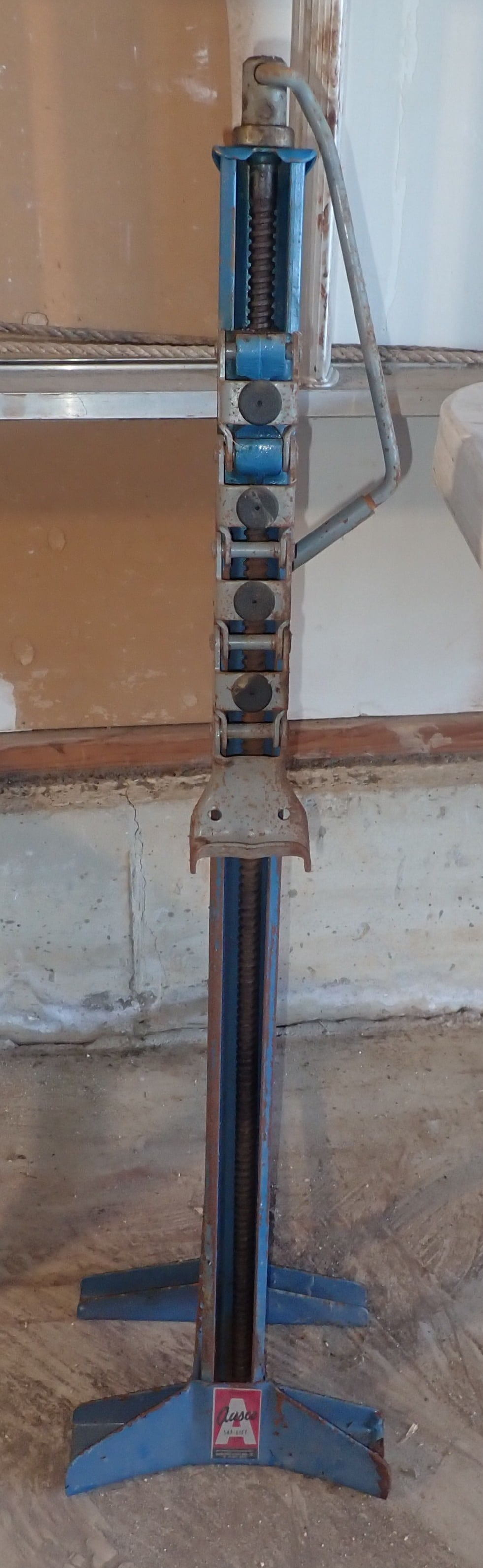 Ausco Saf-Lift Bumper Jack: Approx 38 1/2" long. No in house shipping !