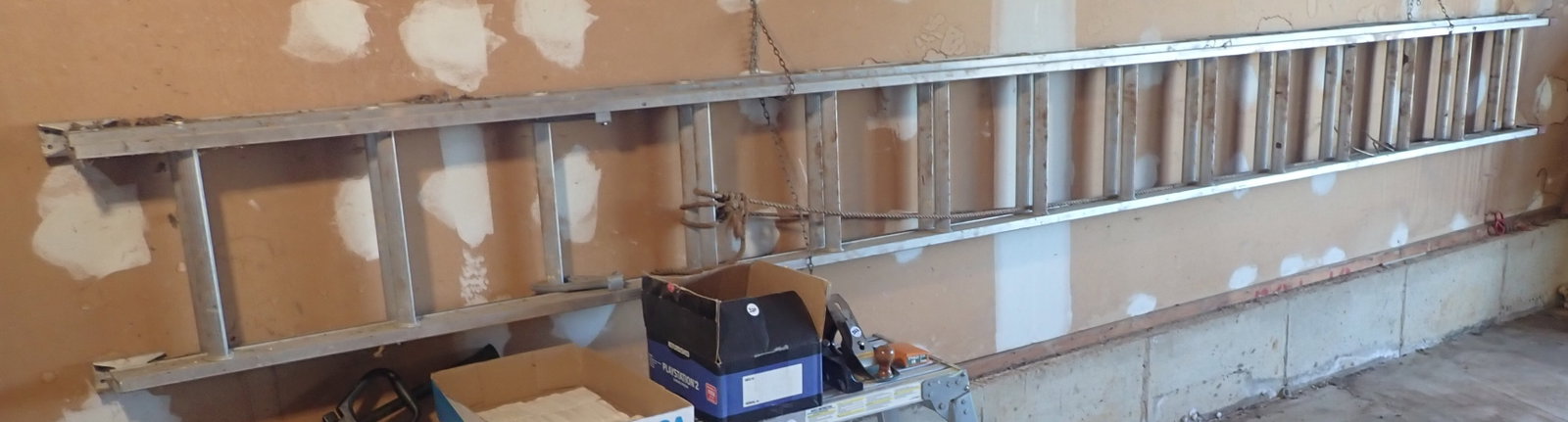 26' Aluminum Extension Ladder (1 of 1)