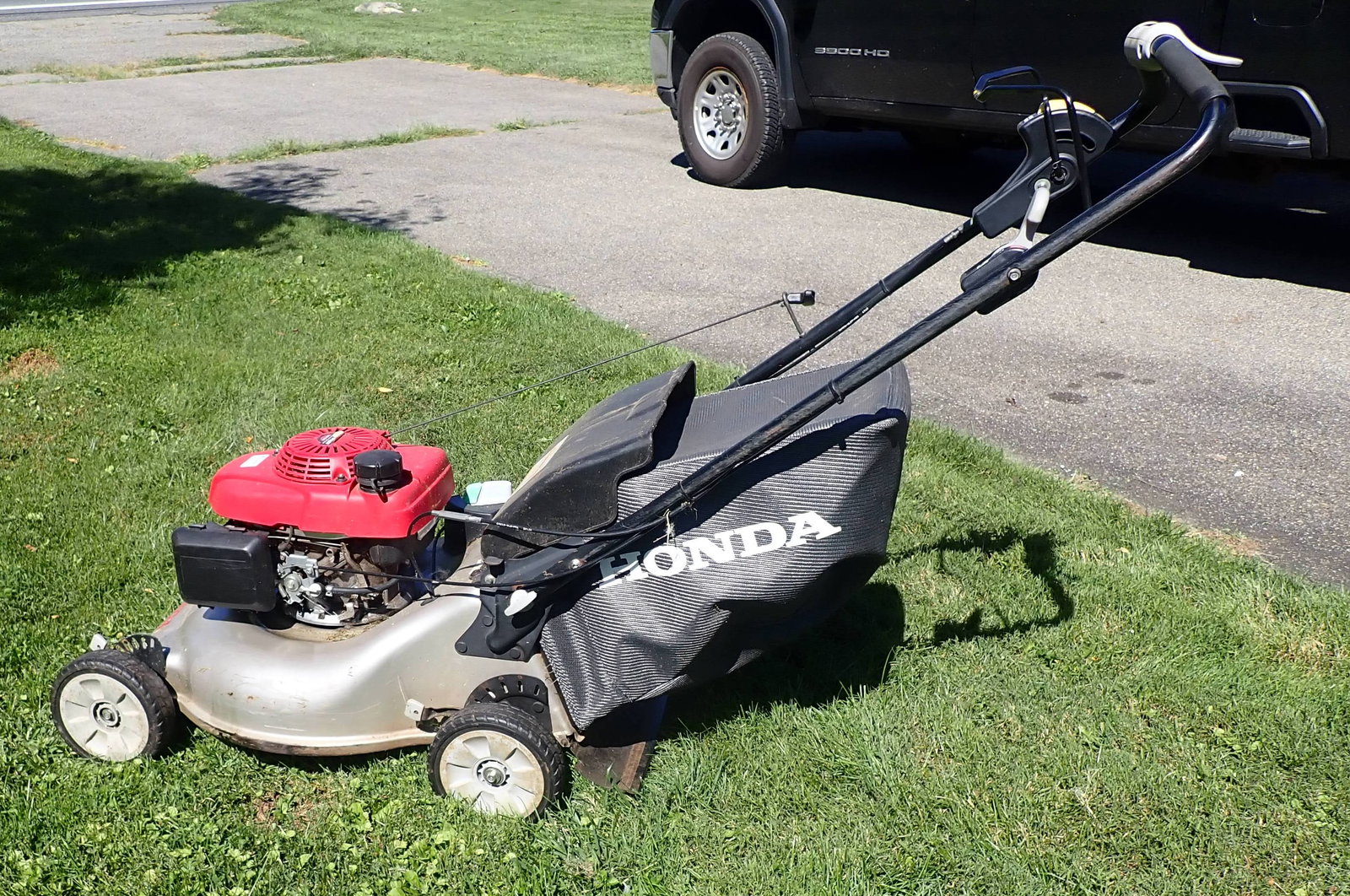 Honda Self Propelled Mower w/ Bagger (1 of 8)