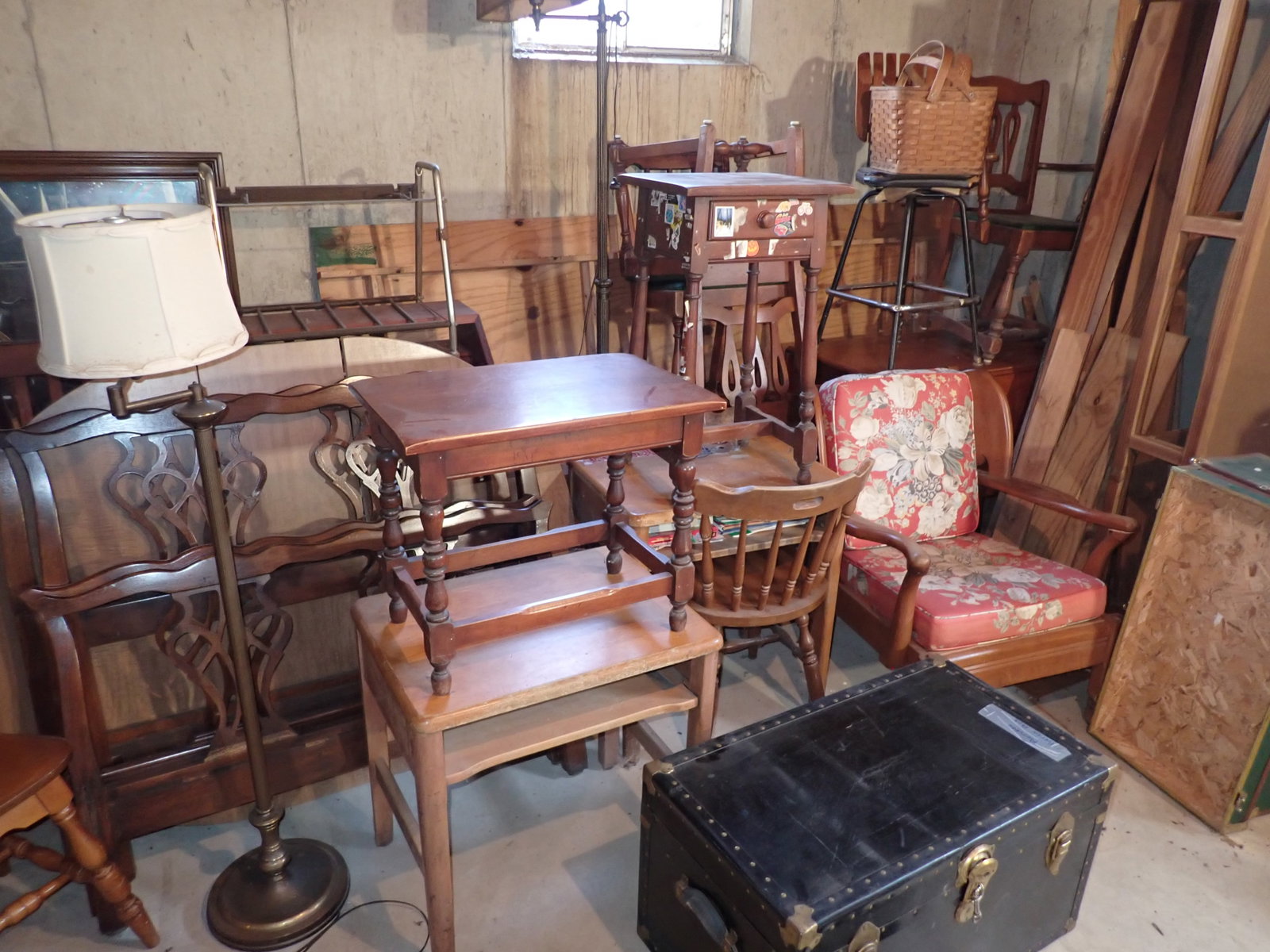 Large Lot of Maple & Misc Furniture: Buyer to bring proper help to remove from basement. No in house shipping ! Take what you want and leave the rest