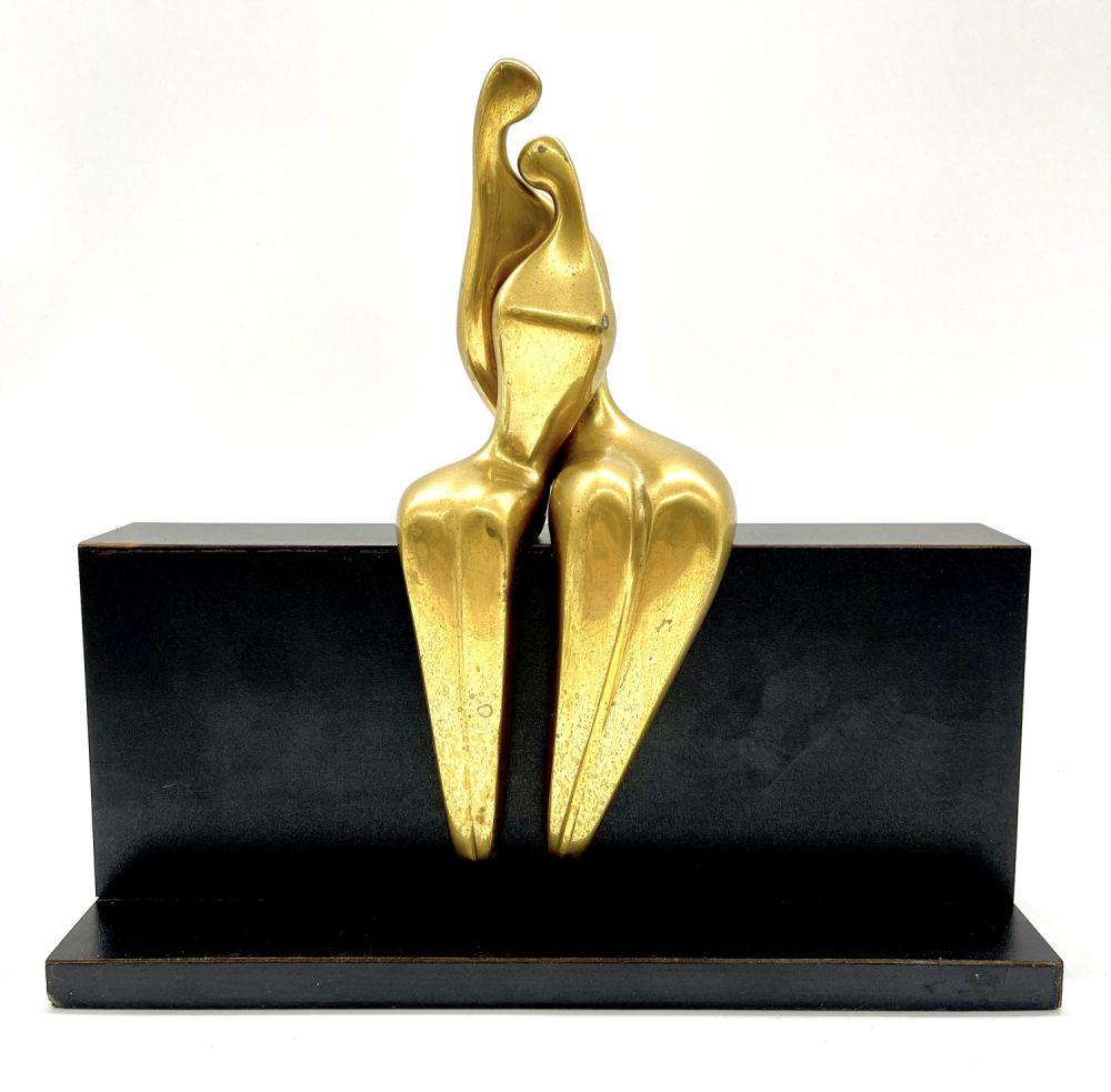 Itzik Ben Shalom b.1945 (Israeli) Loving couple bronze sculpture (1 of 1)
