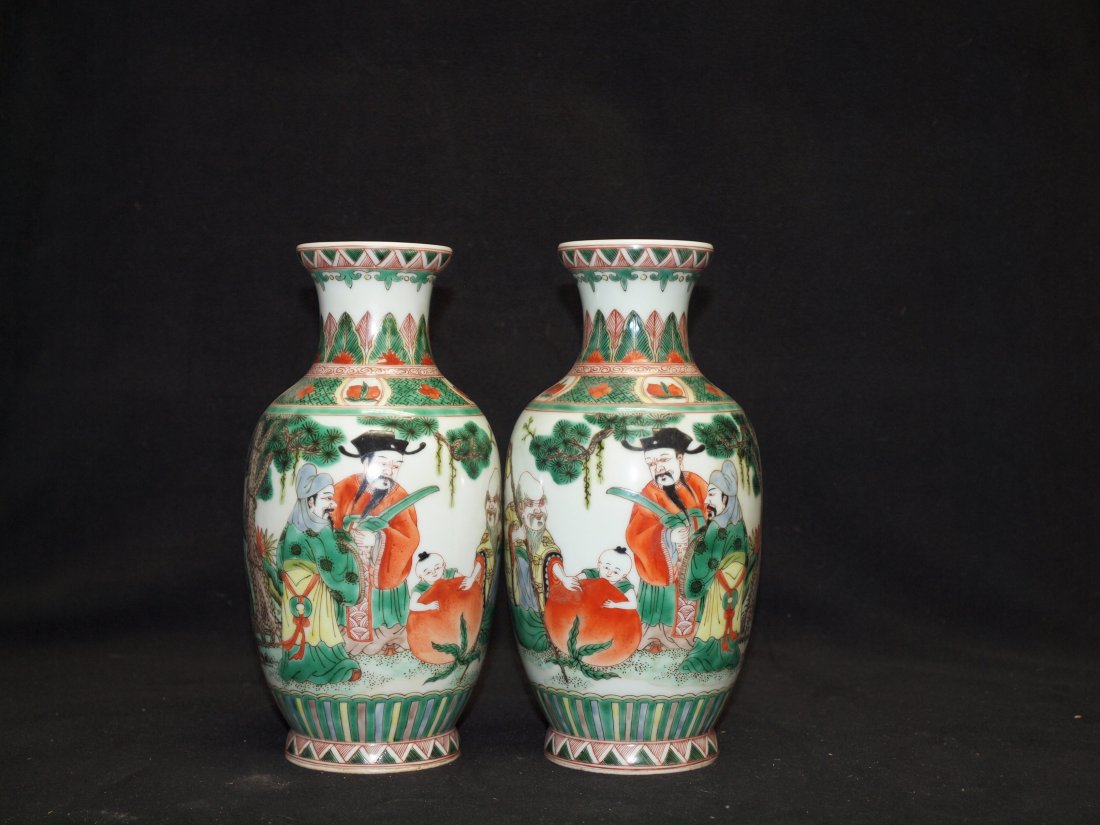 Pair of Wucai Vase (1 of 2)