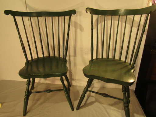 PAIR ANTIQUE WINDSOR CHAIRS - PAIR ANTIQUE WINDSOR CHAIRS