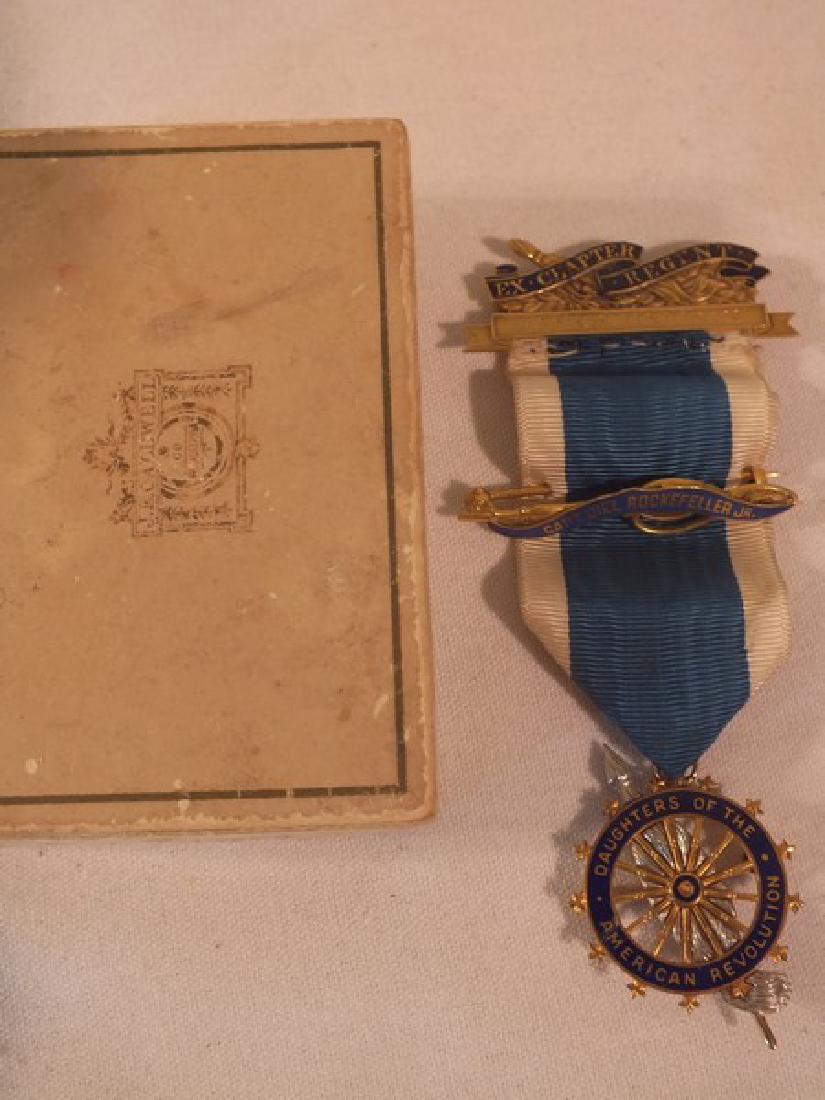DAR 14K GOLD ROCKEFELLER MEDAL: Antique Daughters of American Revolution 14k gold medal with ribbon presented to Louise Rockefeller P. Lewis, 3.75" long in original cardboard box. Number 102780 for Capt. Diel Rockefeller Jr, Ex Chap